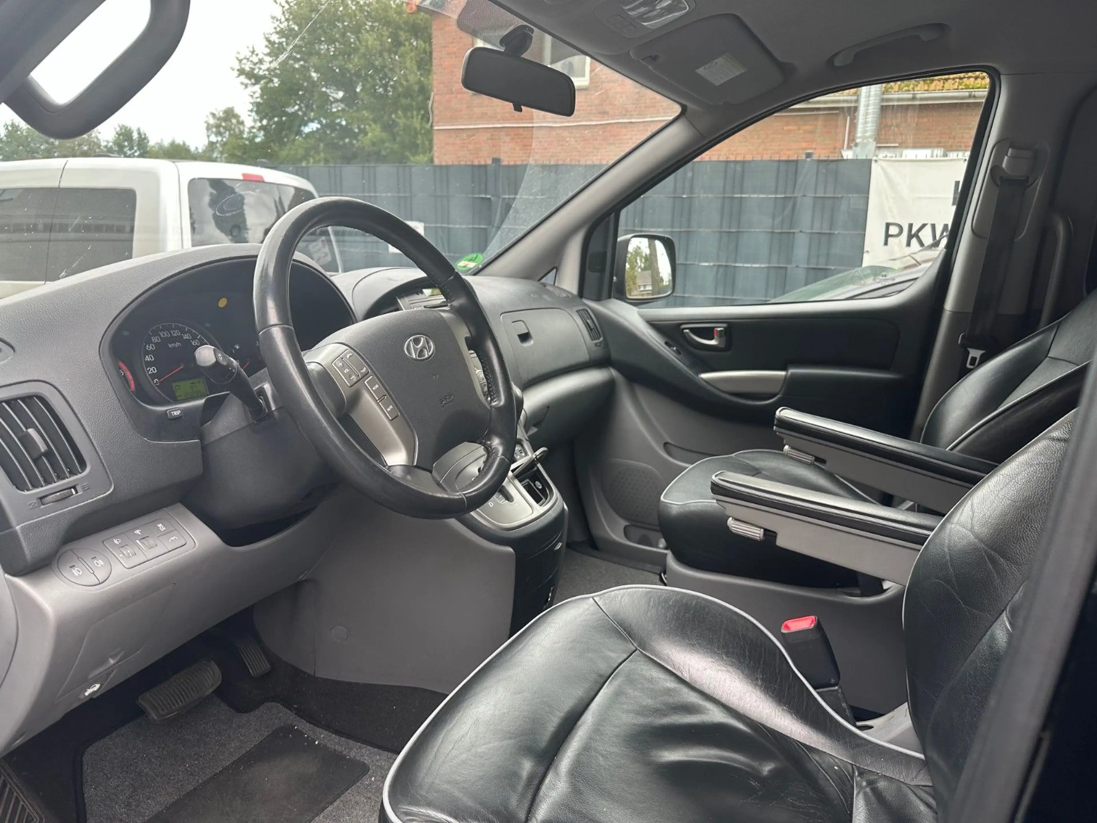 Hyundai H-1 H1 2.5 CRDi Travel Comfort+Leder+8 Sitze+AHK+ — photo 6