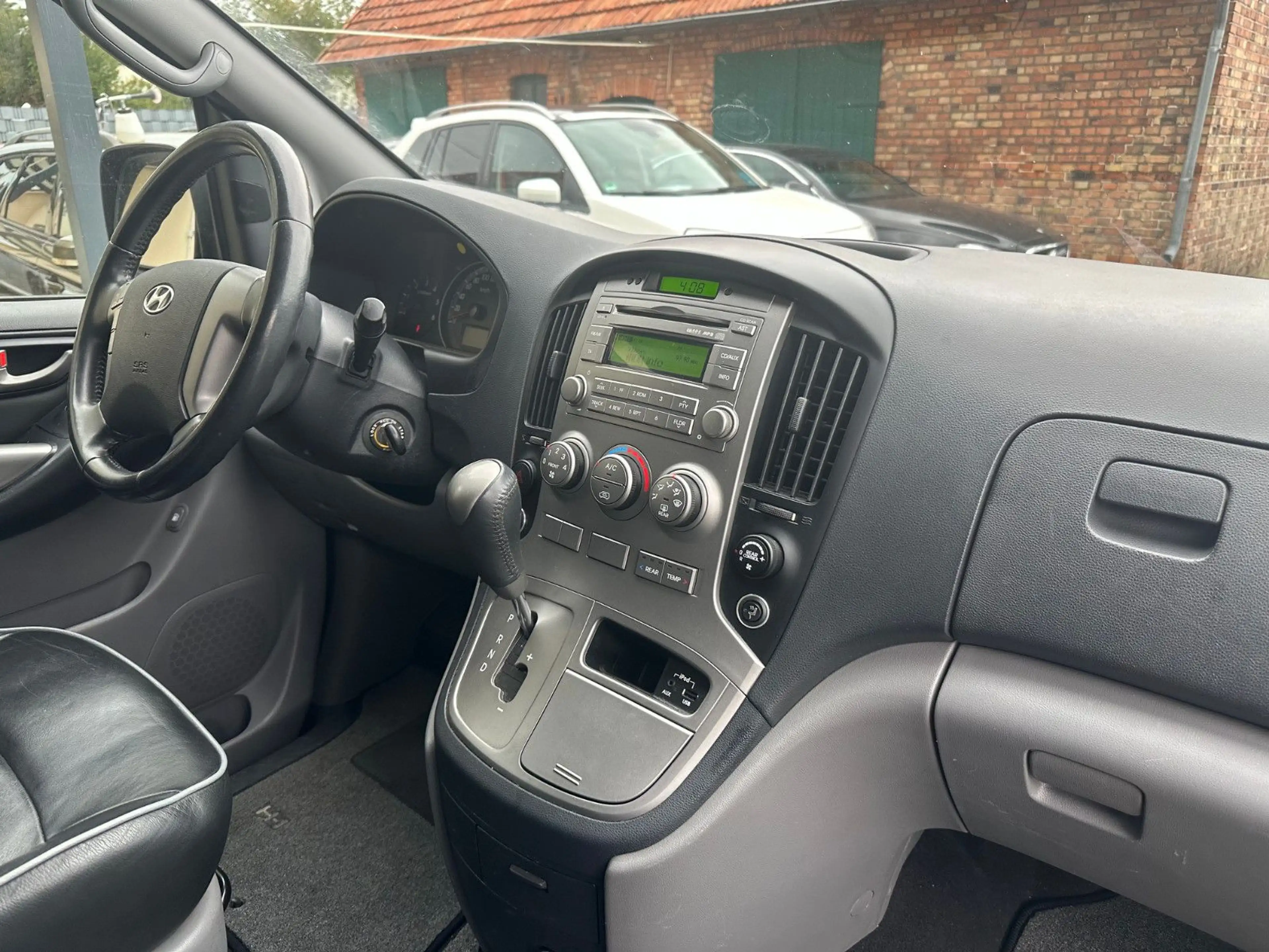 Hyundai H-1 H1 2.5 CRDi Travel Comfort+Leder+8 Sitze+AHK+ — photo 12