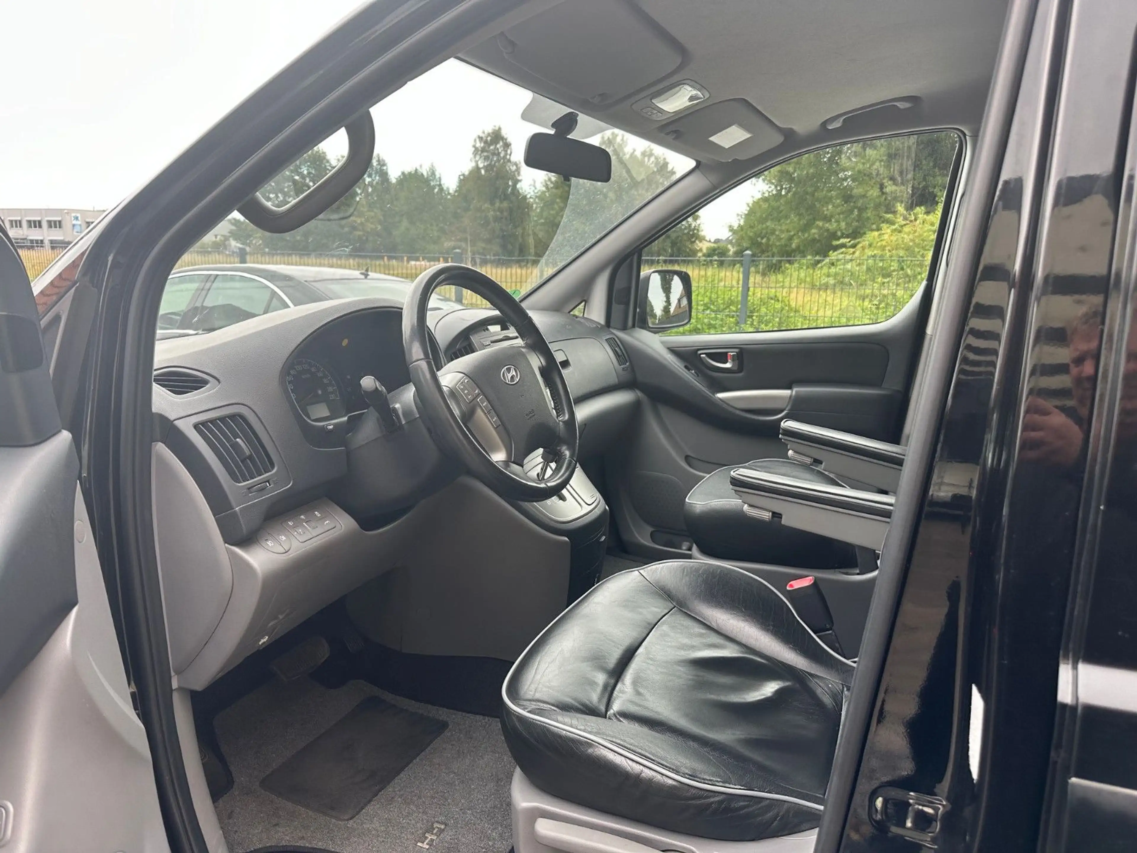 Hyundai H-1 H1 2.5 CRDi Travel Comfort+Leder+8 Sitze+AHK+ — photo 5