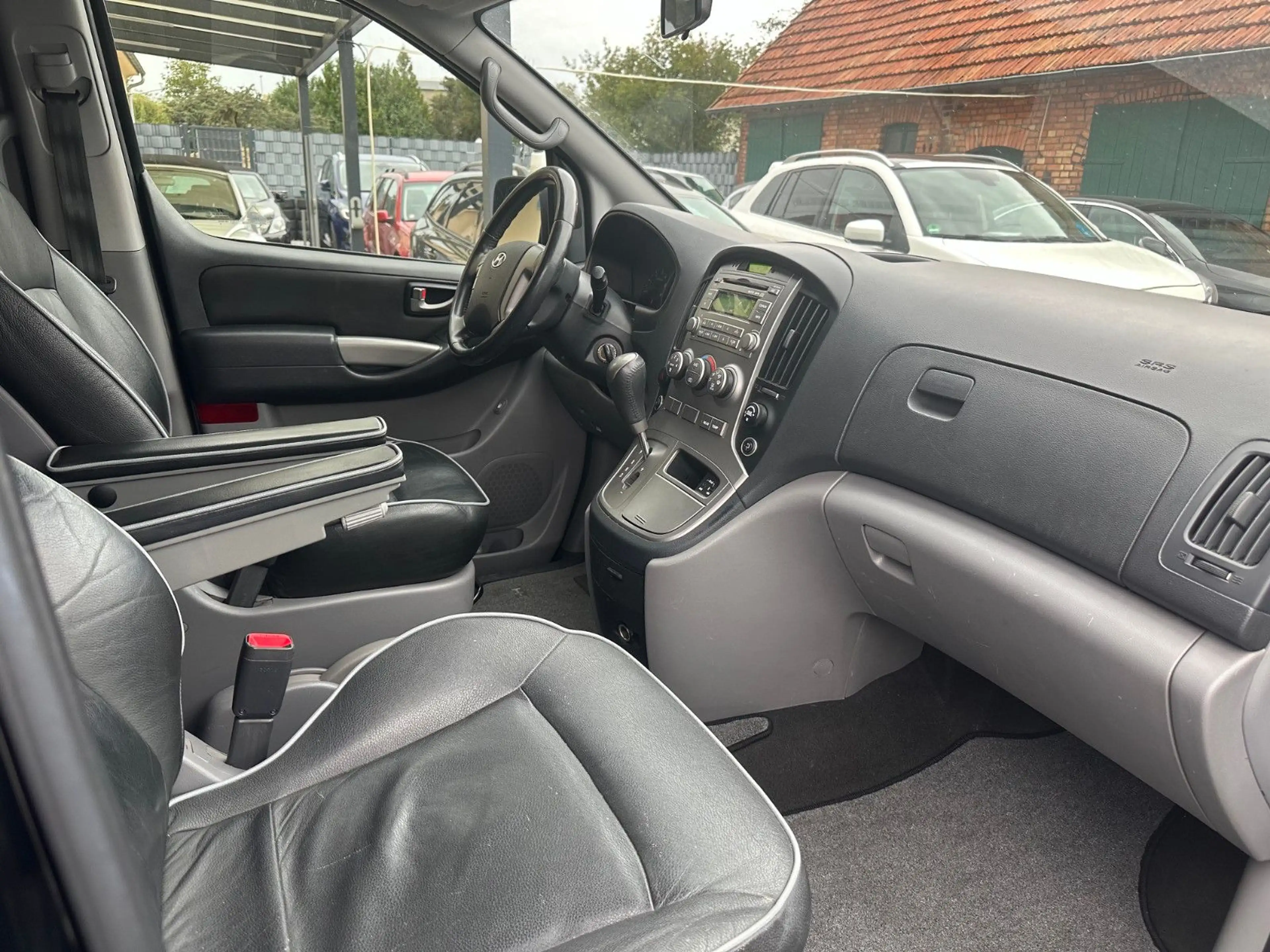 Hyundai H-1 H1 2.5 CRDi Travel Comfort+Leder+8 Sitze+AHK+ — photo 15