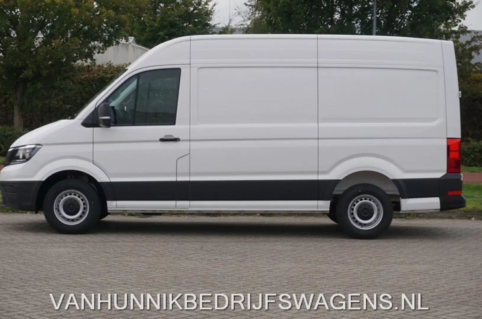 Volkswagen Crafter 35 177PK L3H3 AUT BPM VRIJ!! Airco, Navi, Camera, Wit - 2