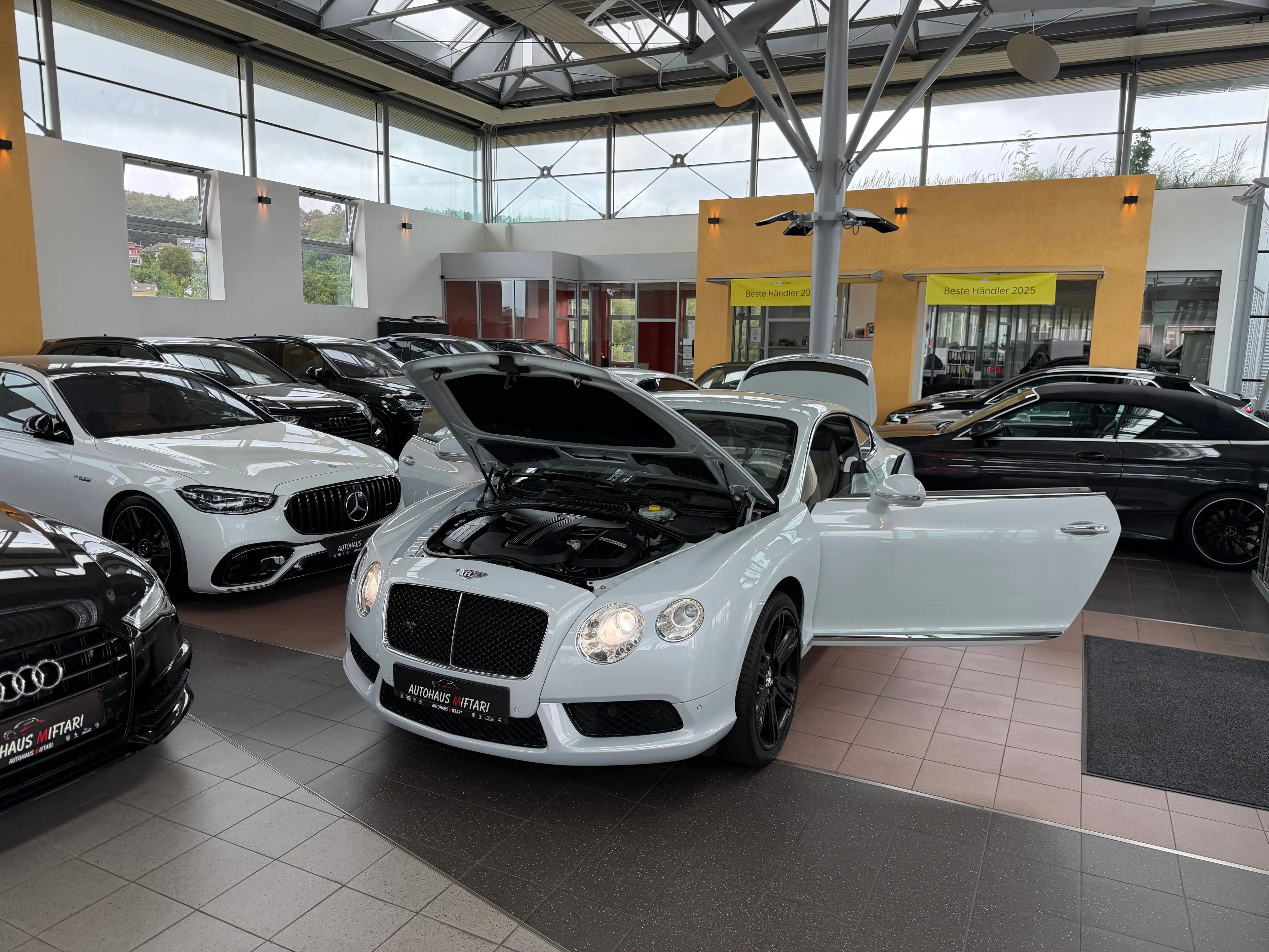 Bentley Continental Continental GT V8 Mulliner Carbon Diamond Kmera — photo 2