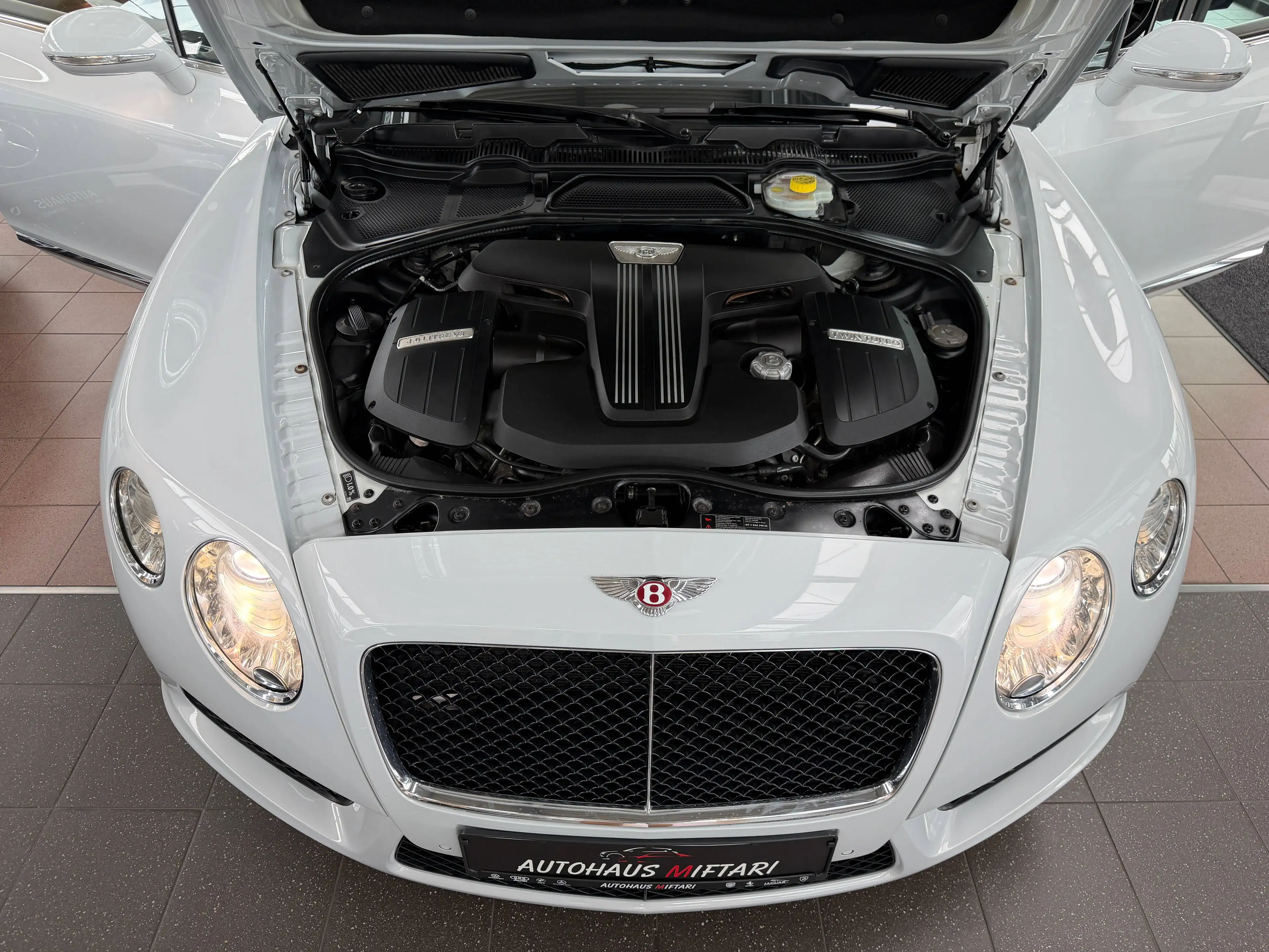 Bentley Continental Continental GT V8 Mulliner Carbon Diamond Kmera — photo 3