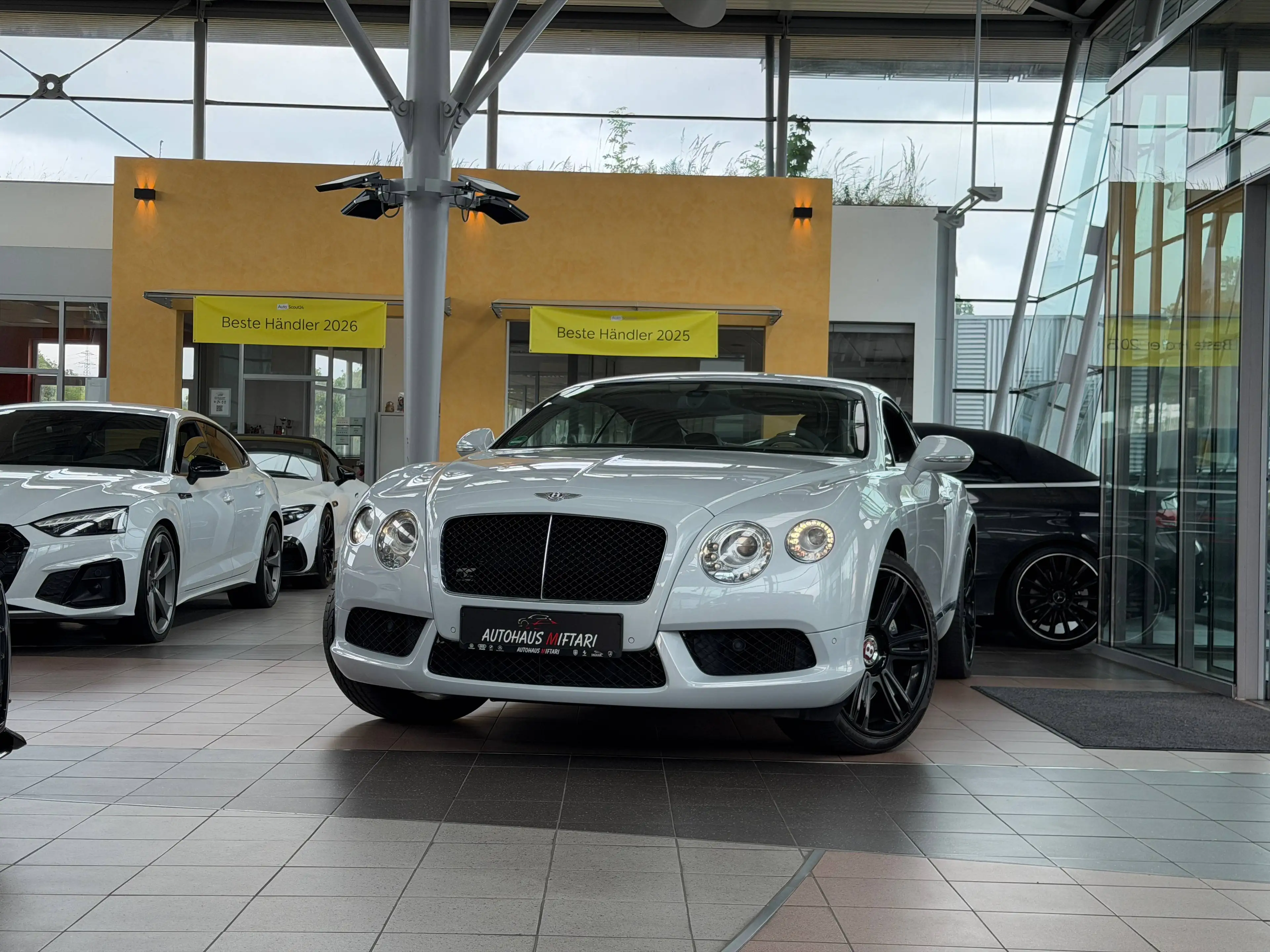 Bentley Continental Continental GT V8 Mulliner Carbon Diamond Kmera