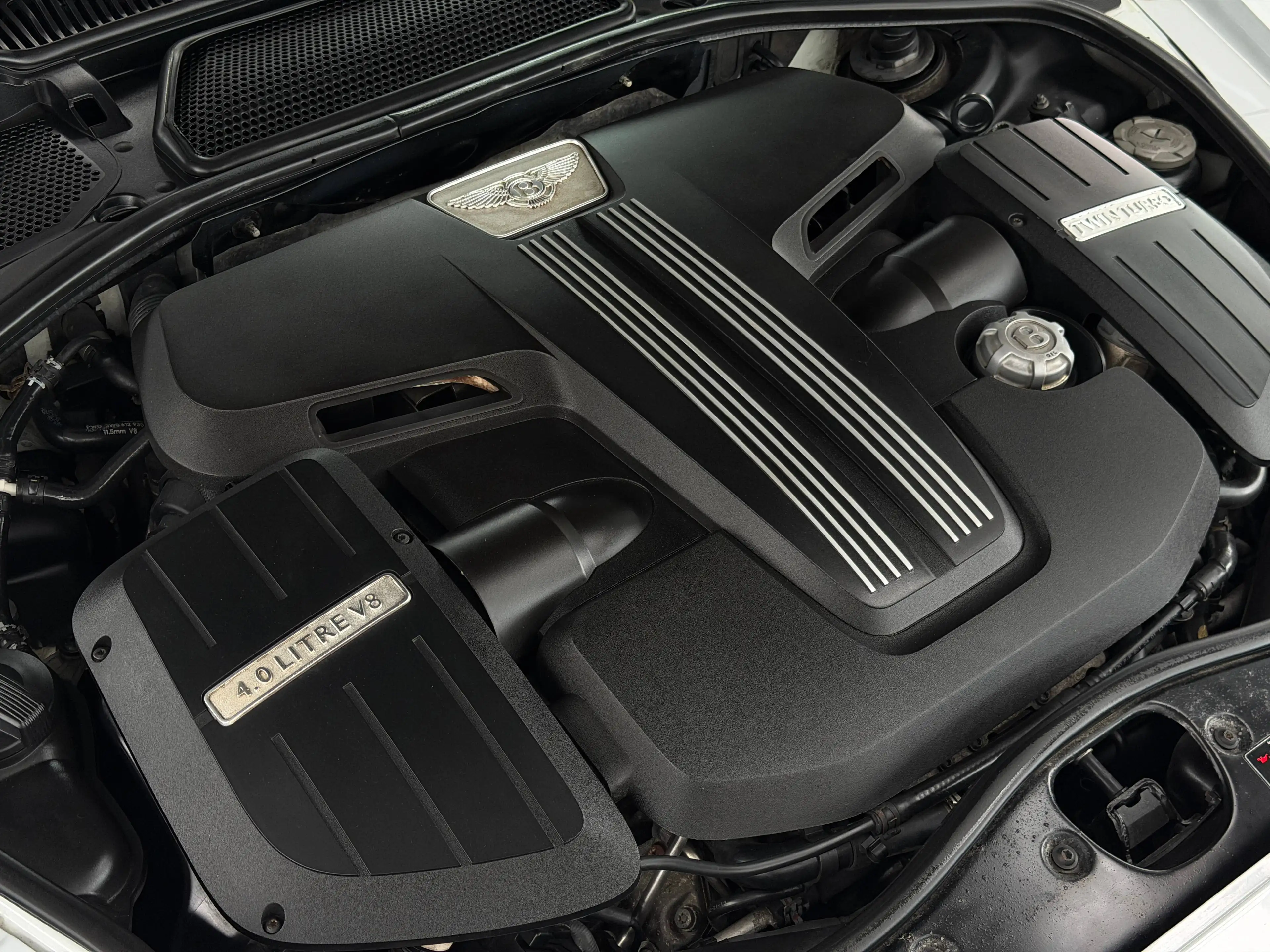 Bentley Continental Continental GT V8 Mulliner Carbon Diamond Kmera — photo 4
