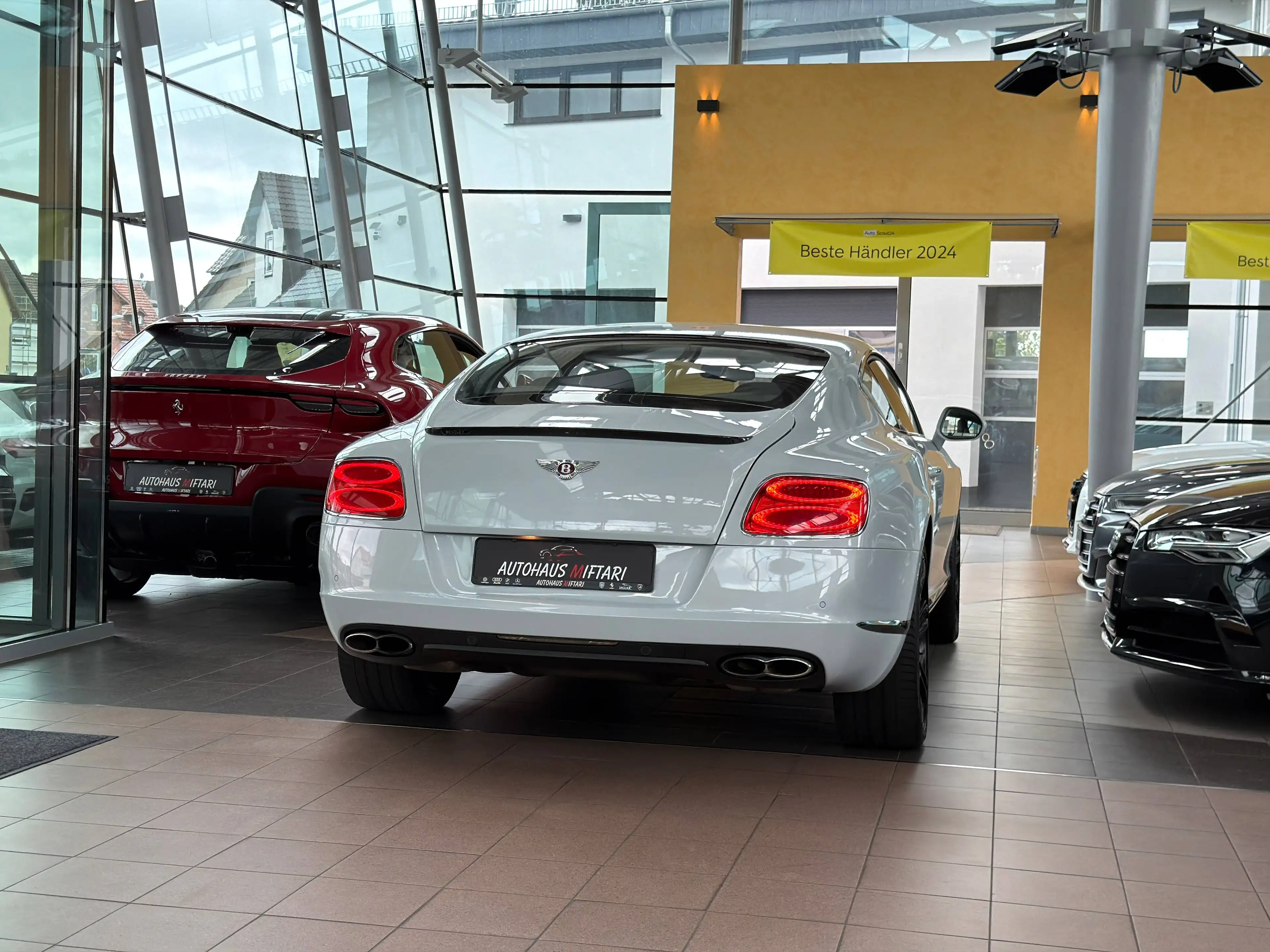 Bentley Continental Continental GT V8 Mulliner Carbon Diamond Kmera — photo 5