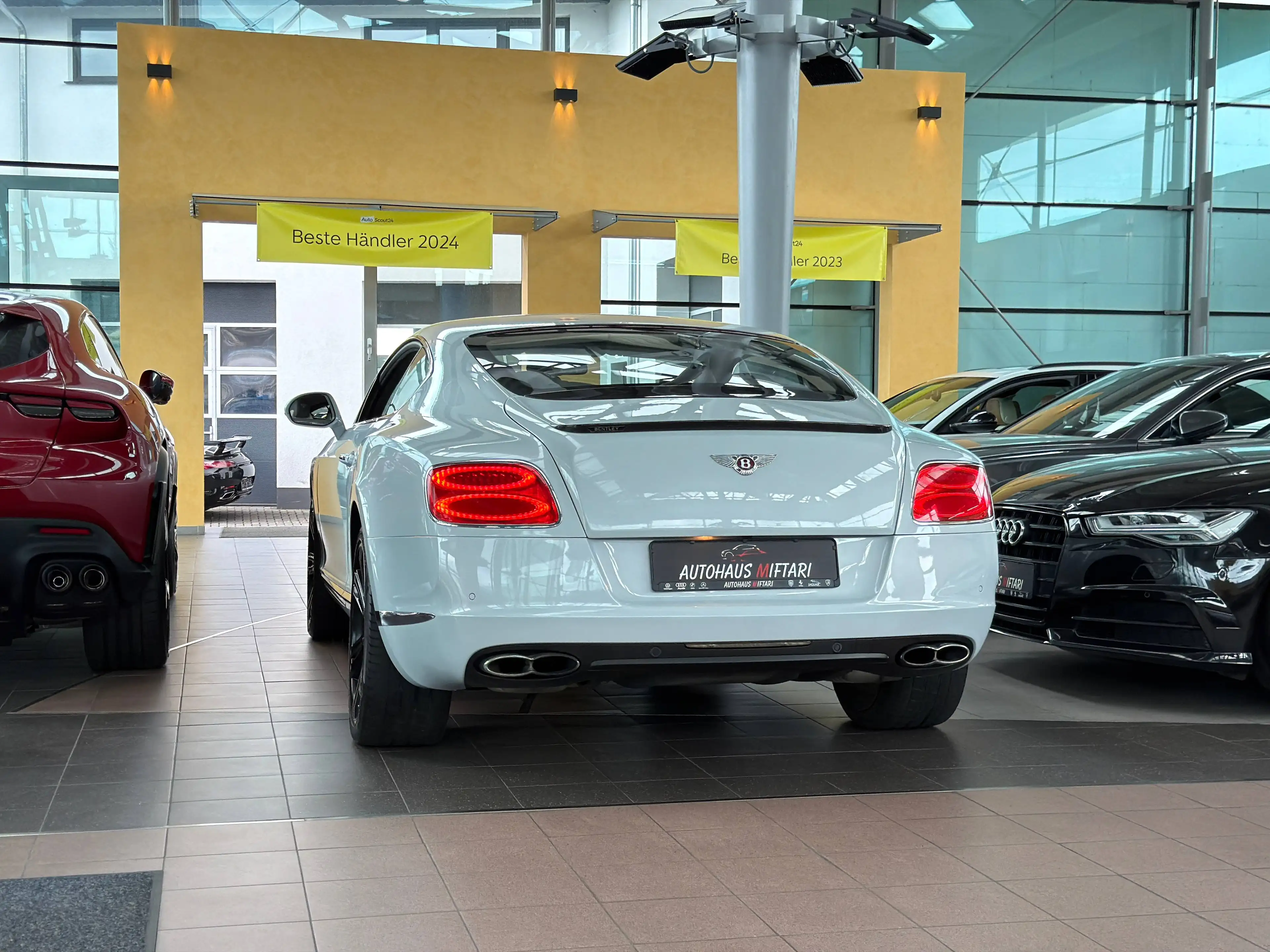 Bentley Continental Continental GT V8 Mulliner Carbon Diamond Kmera — photo 7