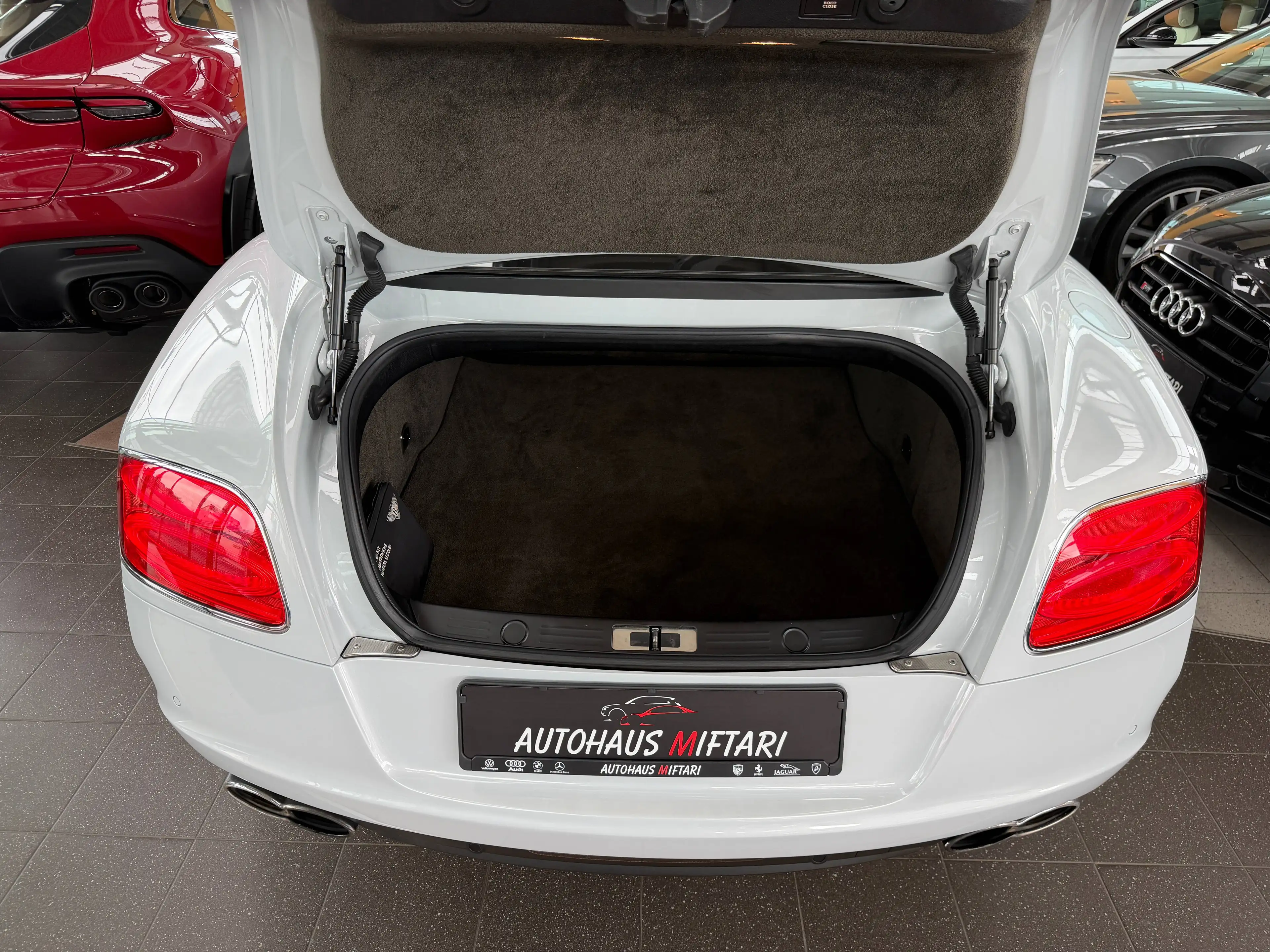 Bentley Continental Continental GT V8 Mulliner Carbon Diamond Kmera — photo 10