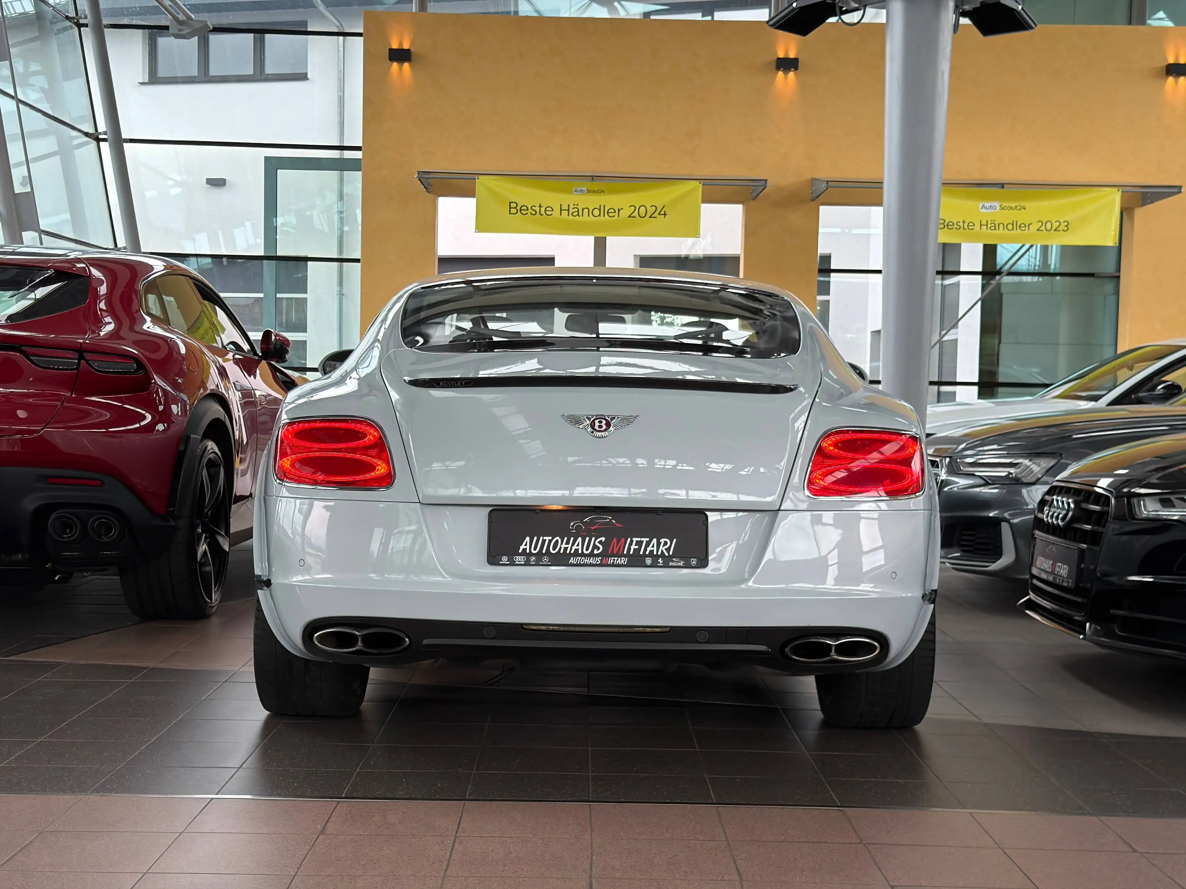 Bentley Continental Continental GT V8 Mulliner Carbon Diamond Kmera — photo 9