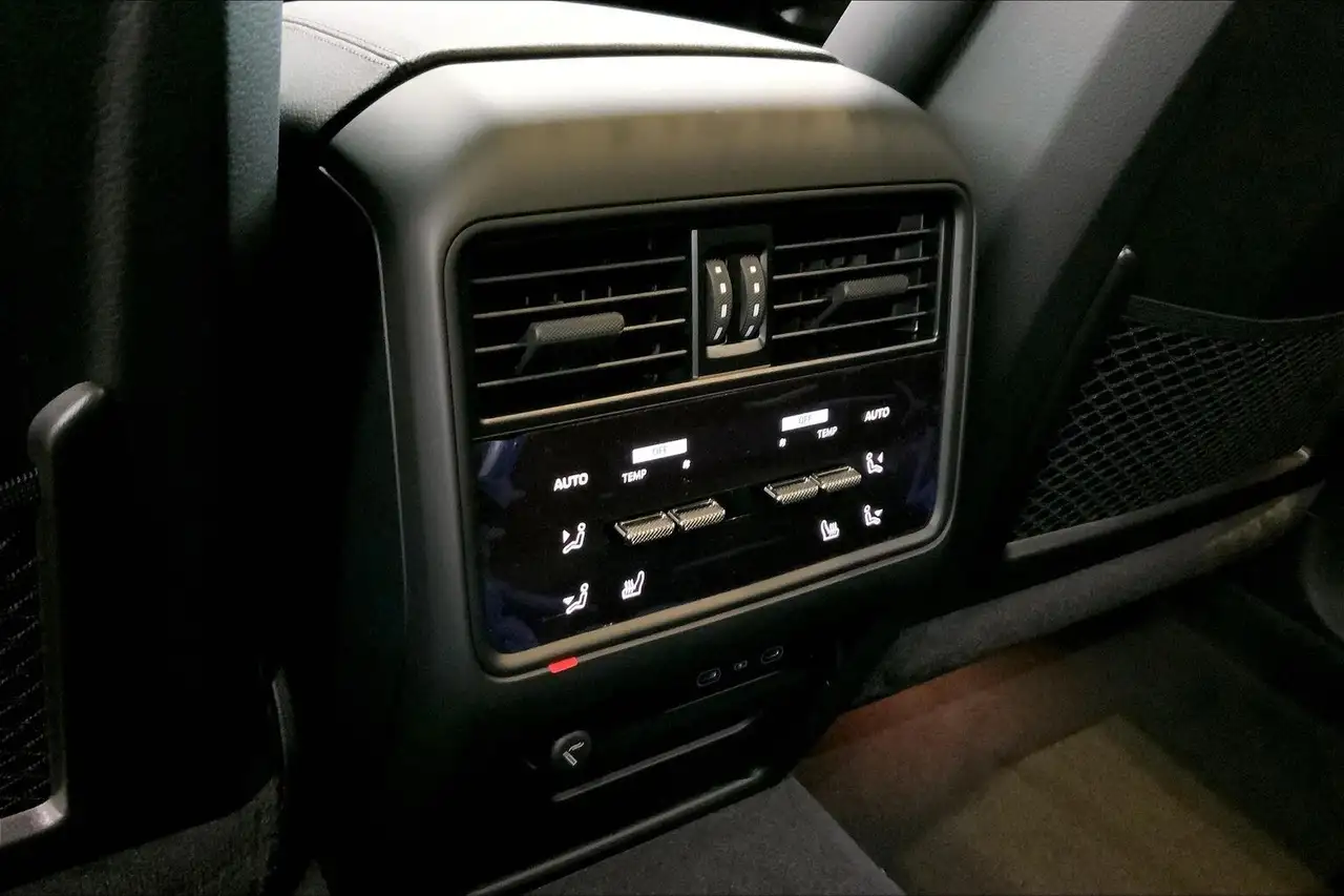 Porsche Cayenne снимка Porsche Cayenne
