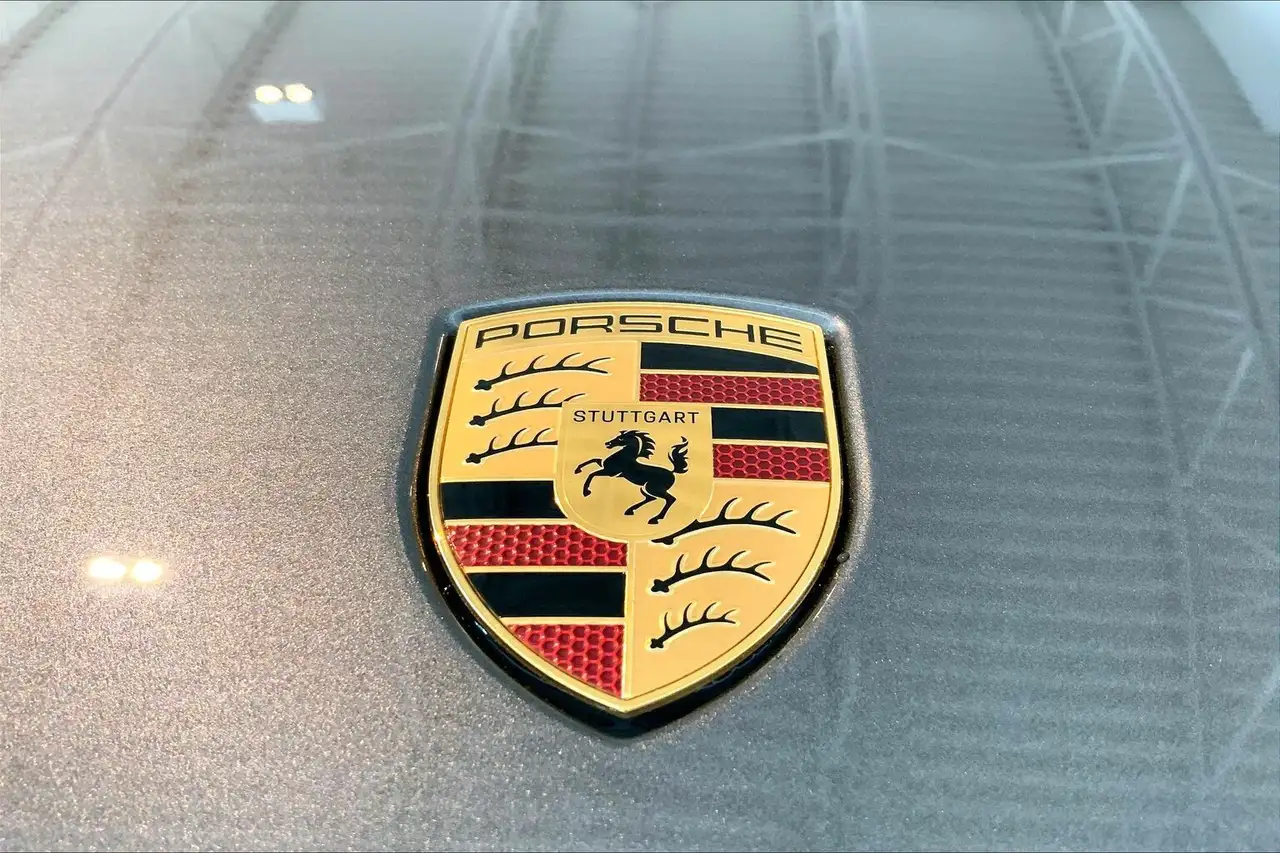 Porsche Cayenne снимка Porsche Cayenne