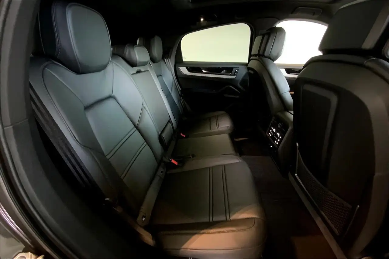 Porsche Cayenne снимка Porsche Cayenne