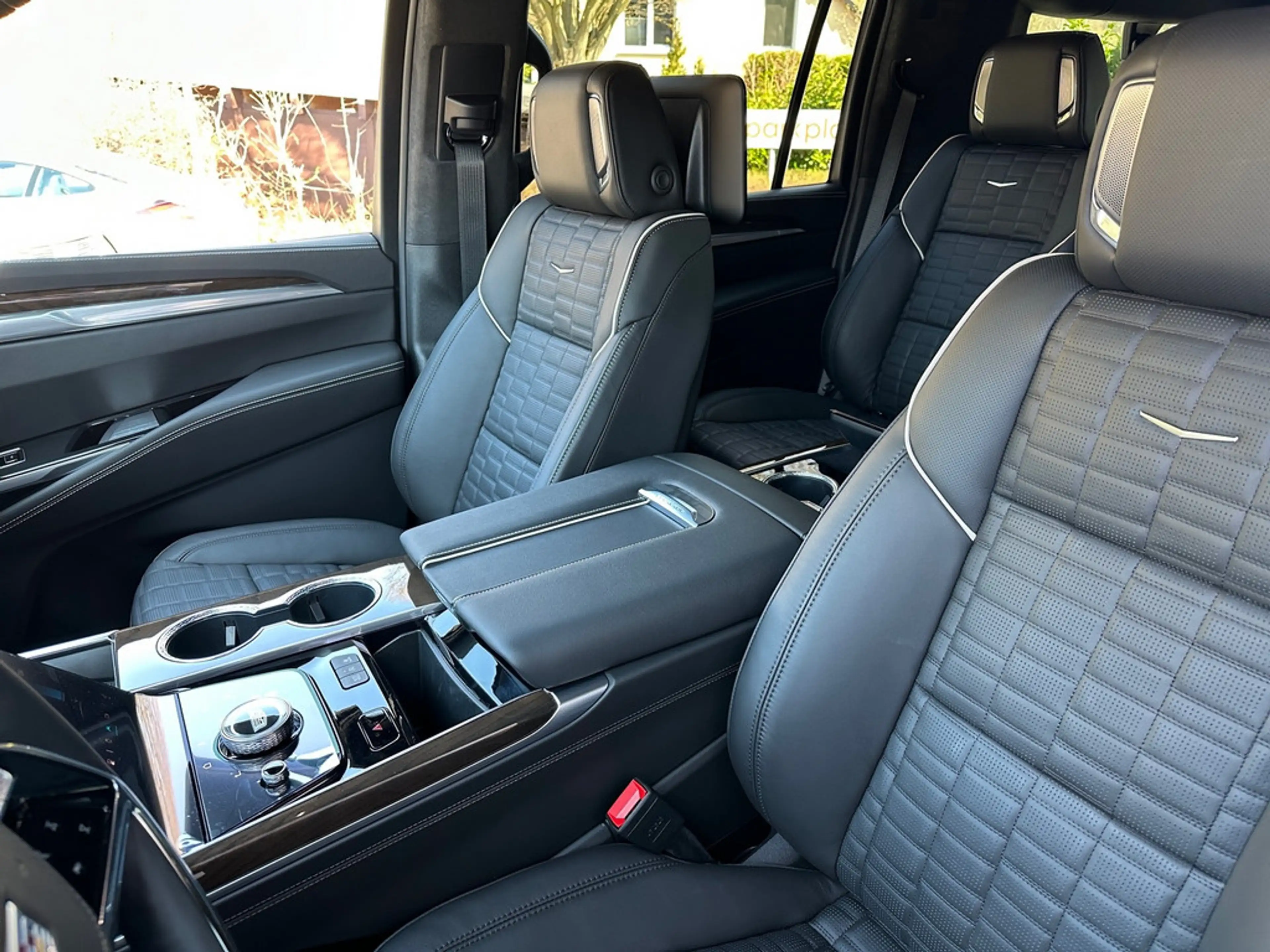 Cadillac Escalade ESV Sport Platinum 2026 — photo 11