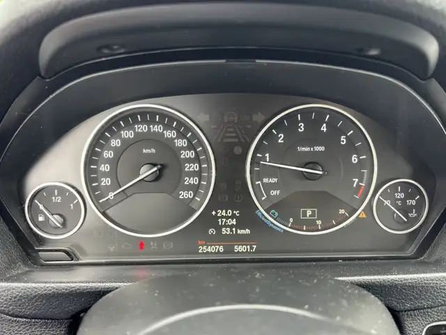 BMW 3 Series view 14