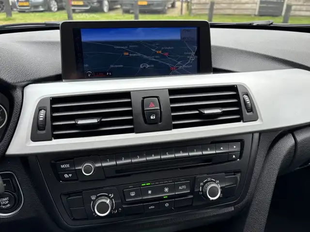 BMW 3 Series view 12