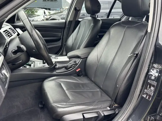 BMW 3 Series view 10