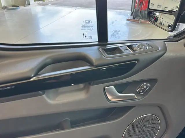 Ford Tourneo Custom view 8