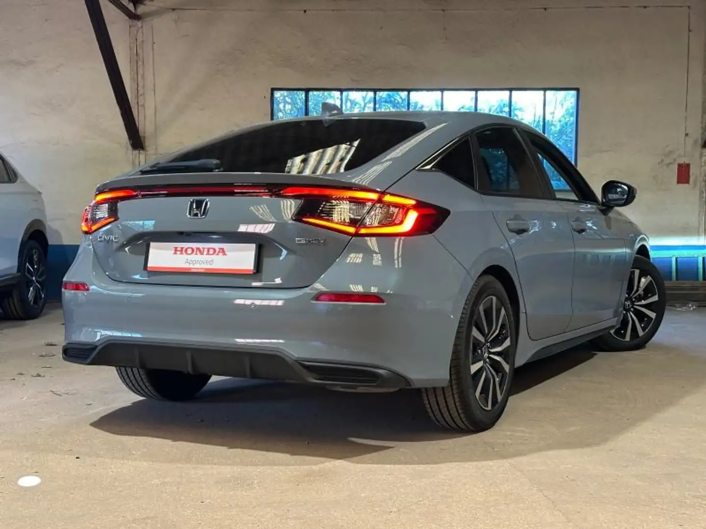 Honda Civic 2.0 i-MMD 184ch e:HEV Executive Grau - 2