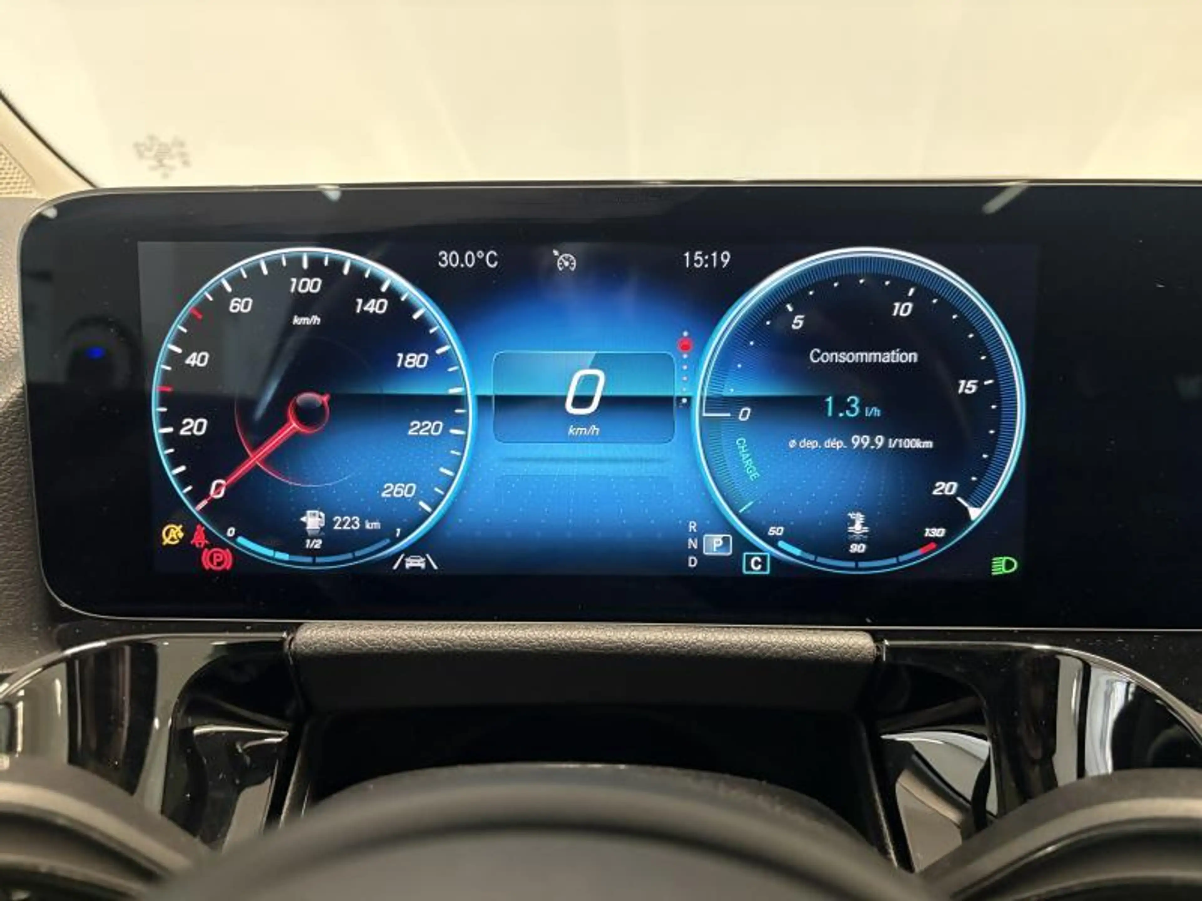 Mercedes-Benz GLA 180 TOIT OUVRANT - CAMERA — photo 15