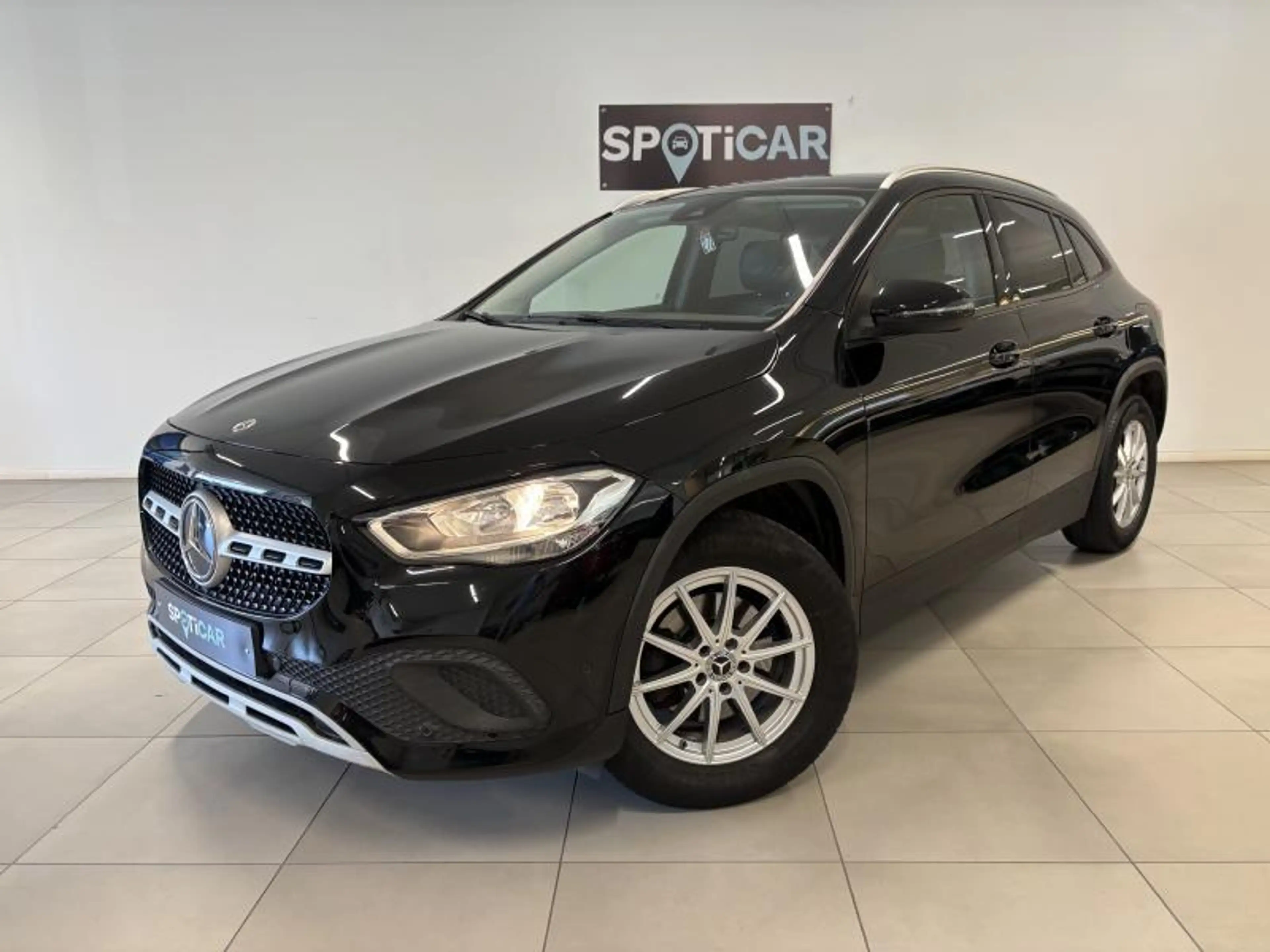 Mercedes-Benz GLA 180 TOIT OUVRANT - CAMERA