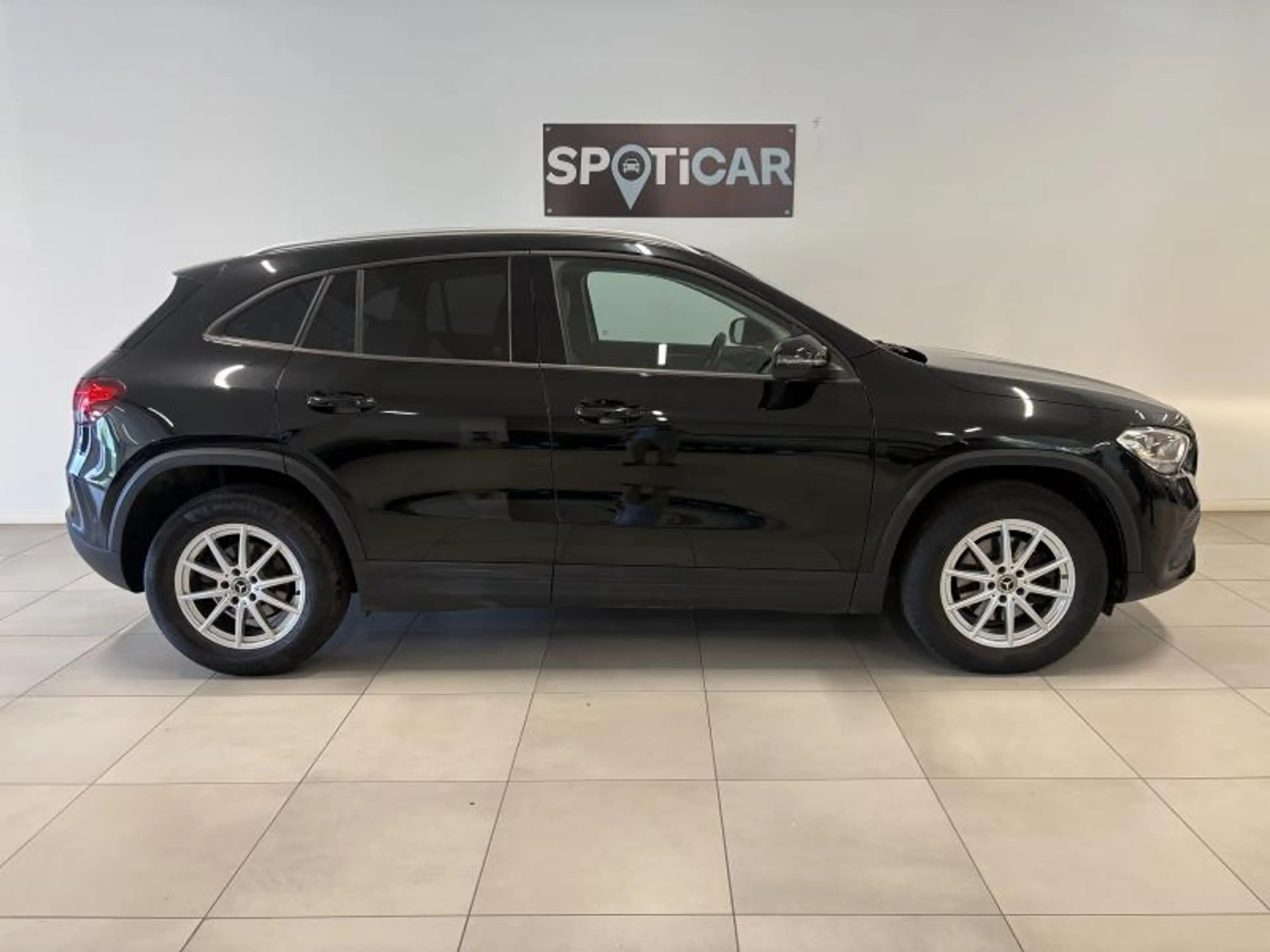 Mercedes-Benz GLA 180 TOIT OUVRANT - CAMERA — photo 6