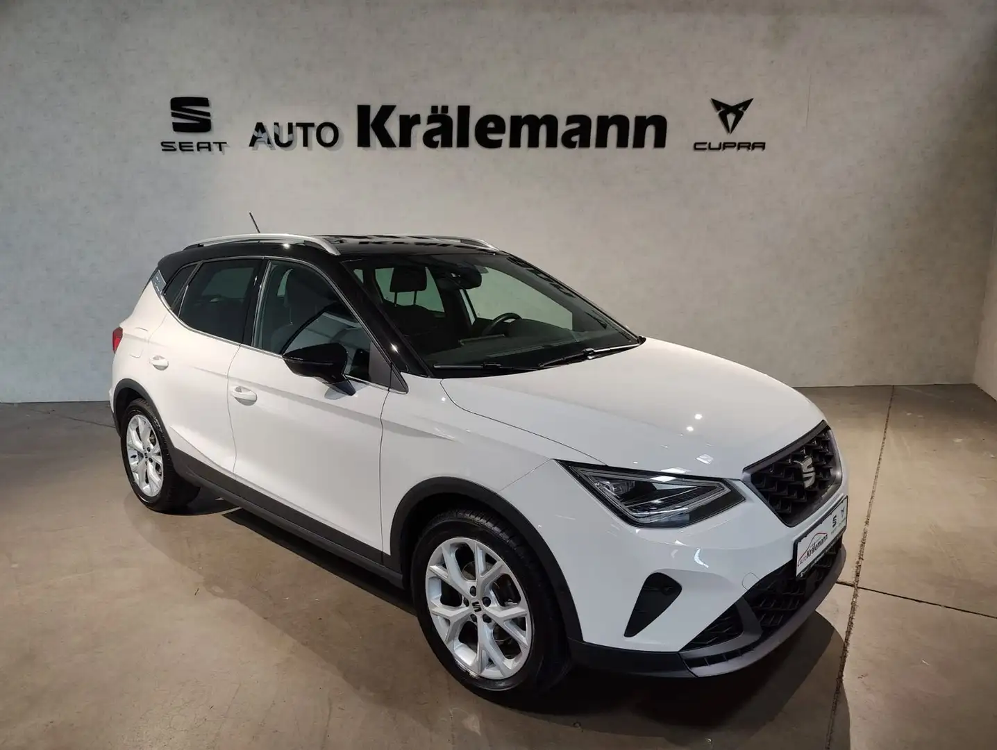 SEAT Arona FR 1,0 TSI DSG*Navi*LED*Kamera* Wit - 1