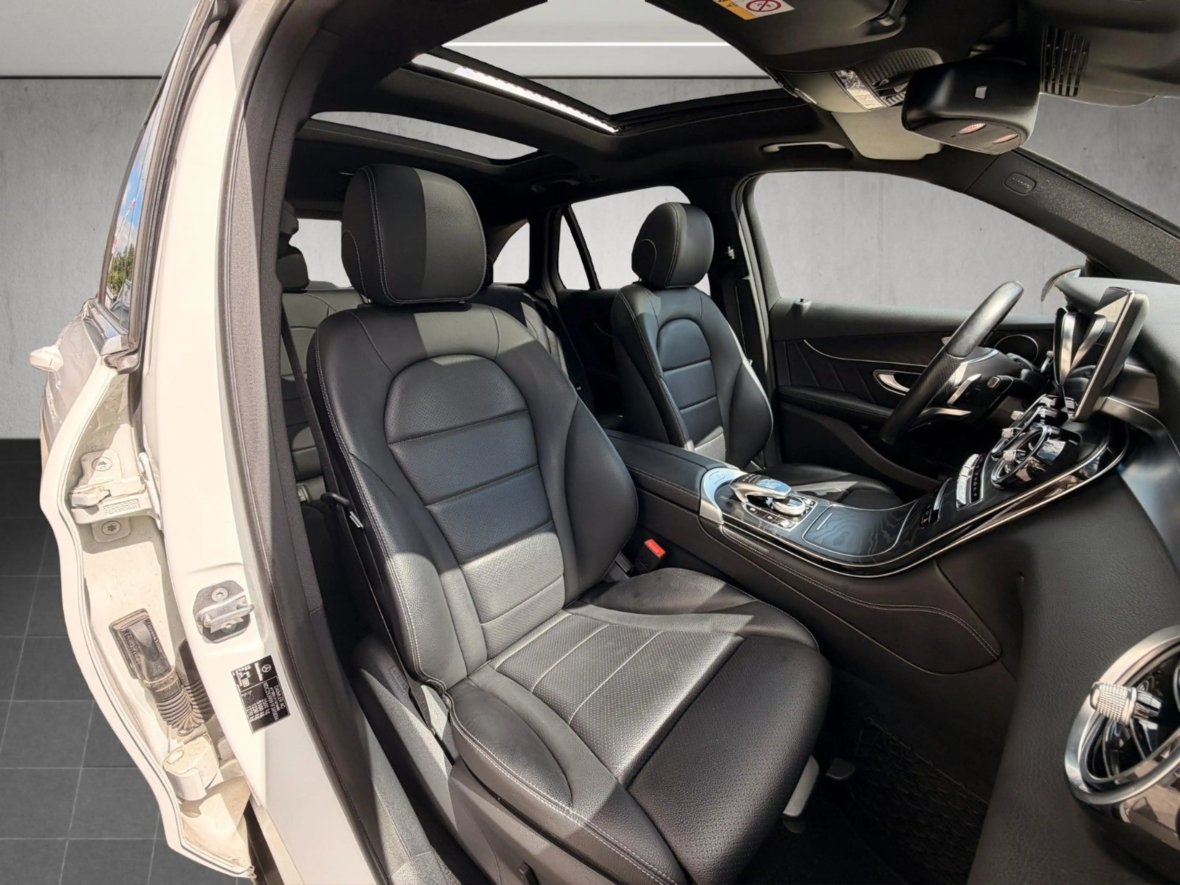 Mercedes-Benz GLC 250 d 4Matic* AMG Line*Pano*Distronic *19"LED — photo 12
