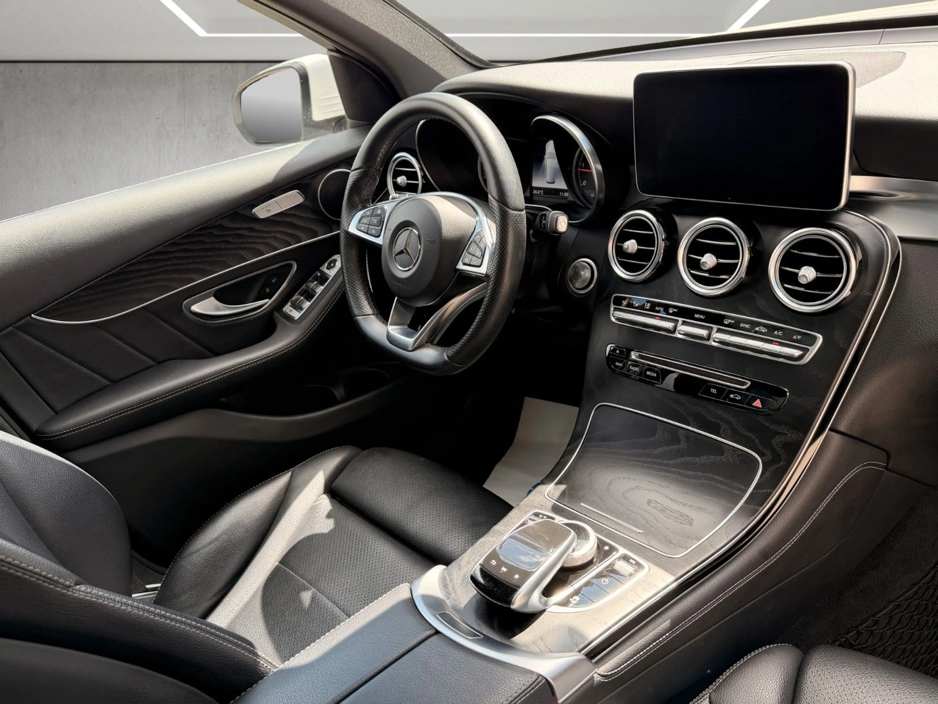 Mercedes-Benz GLC 250 d 4Matic* AMG Line*Pano*Distronic *19"LED — photo 11