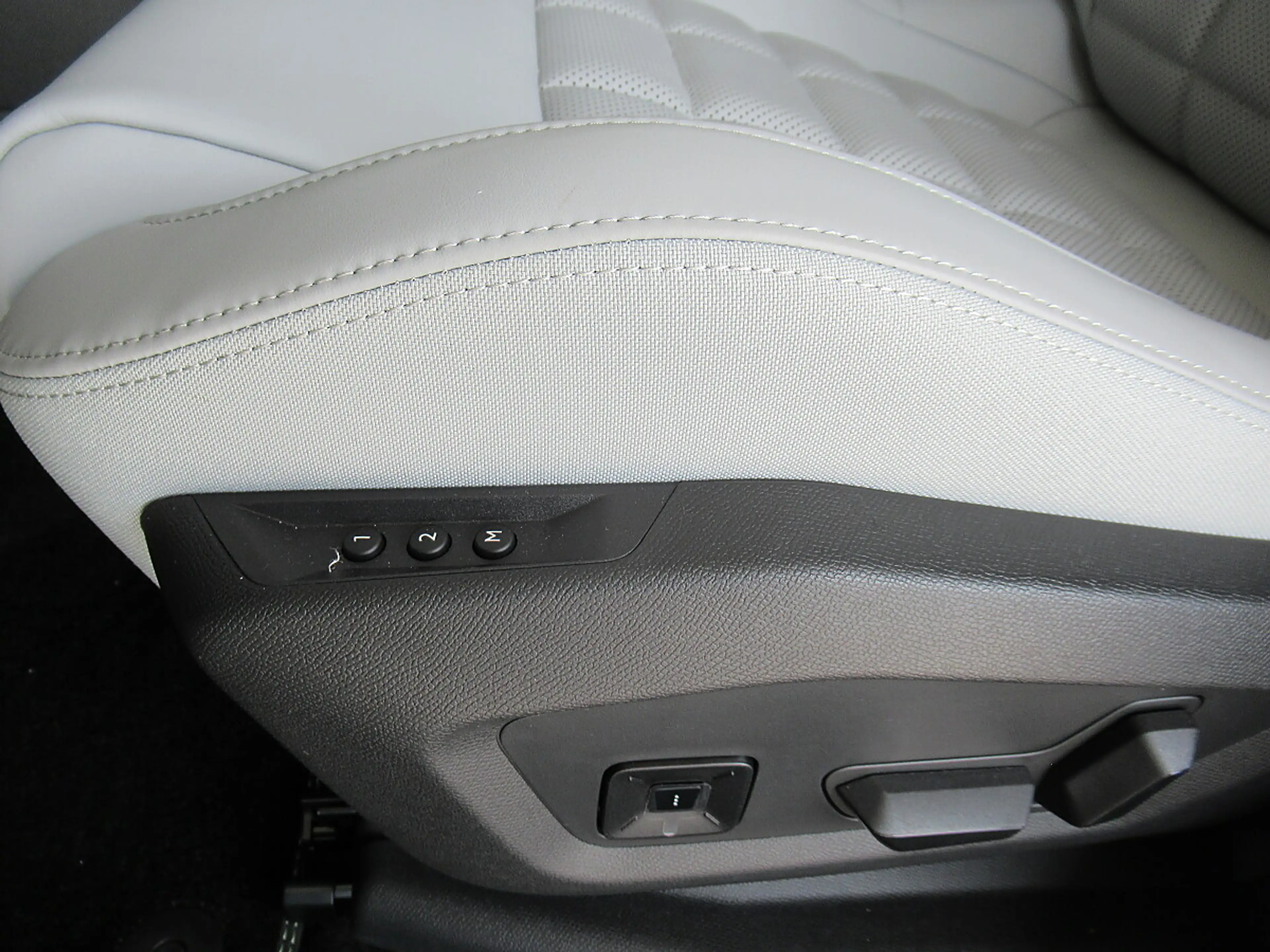 Citroen C5 Aircross Elektro 210 Standard Range 73,7kWh Max *Matrix-... — photo 10