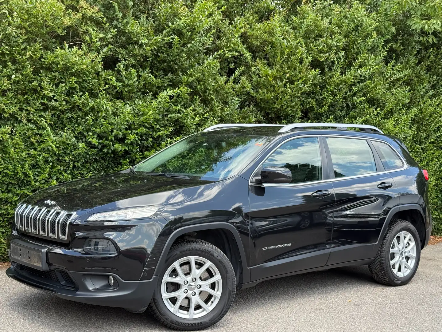 Jeep Cherokee Cherokee 2.0 MJD 4WD+BOITE AUTO+NAVI+AIRCO+JANTES Zwart - 1