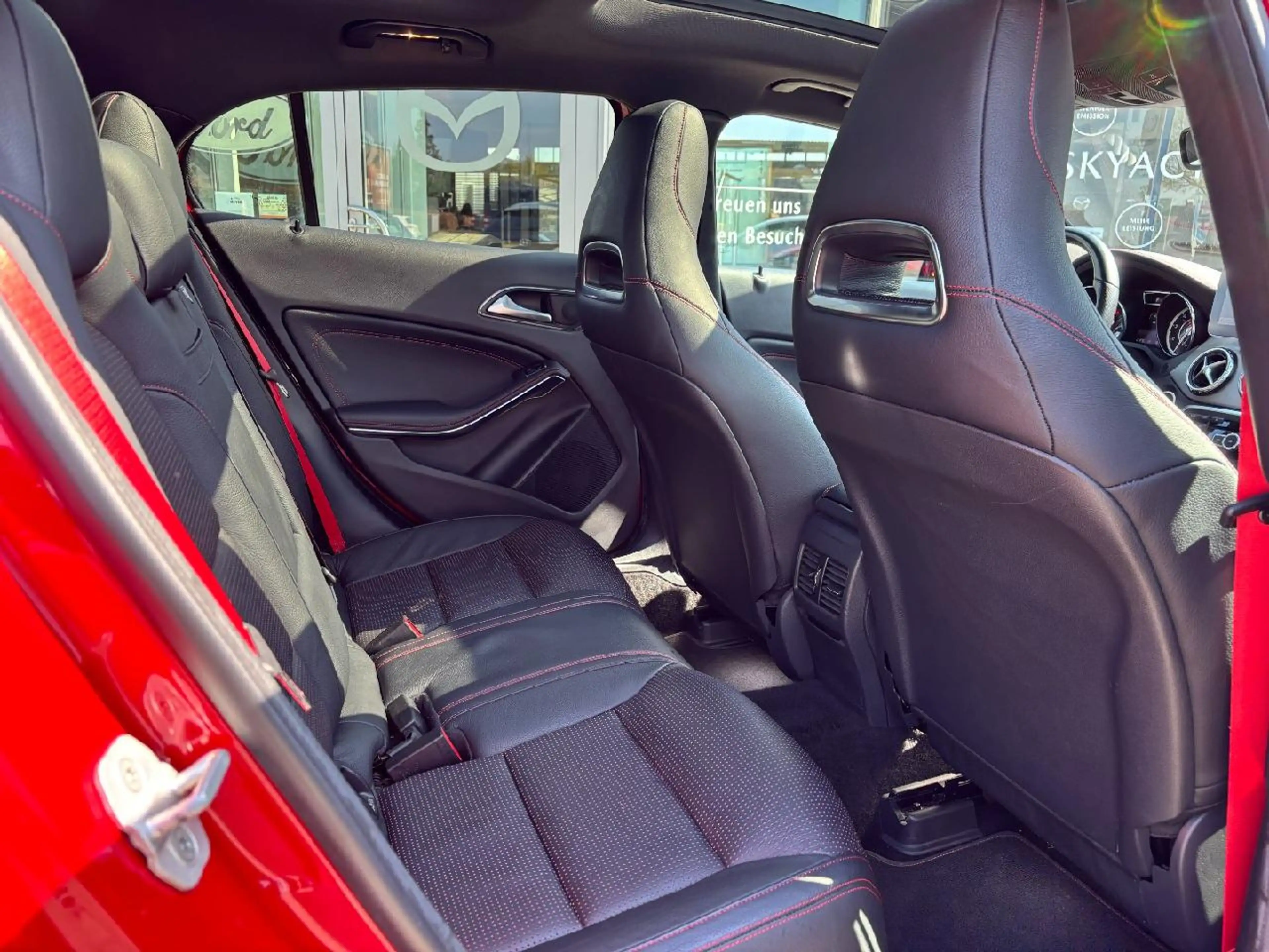 Mercedes-Benz GLA 45 AMG 45 2.0 AMG 4Matic Xenon/Panorama — photo 11