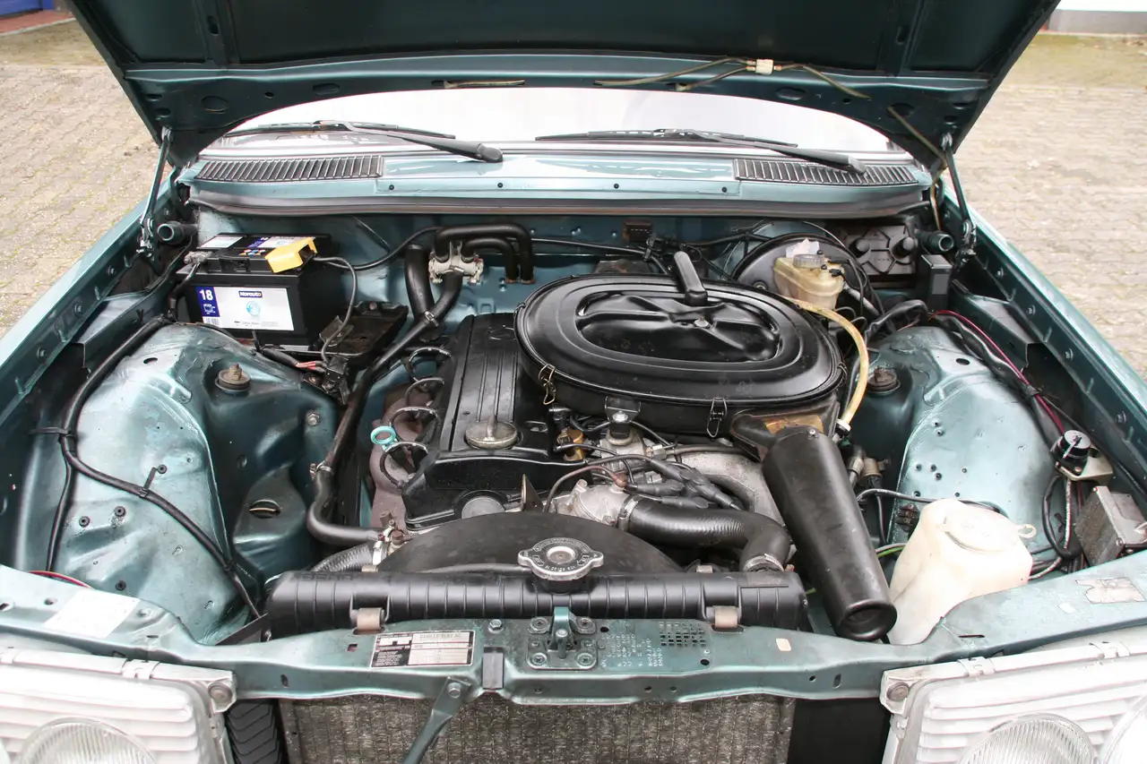Mercedes-Benz 230 E, foto 4