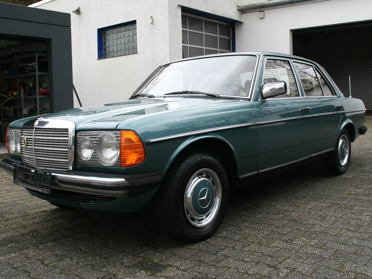 Mercedes-Benz 230 E, foto 2
