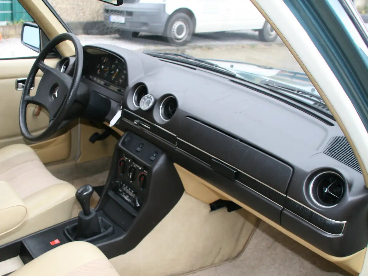 Mercedes-Benz 230 E, foto 11