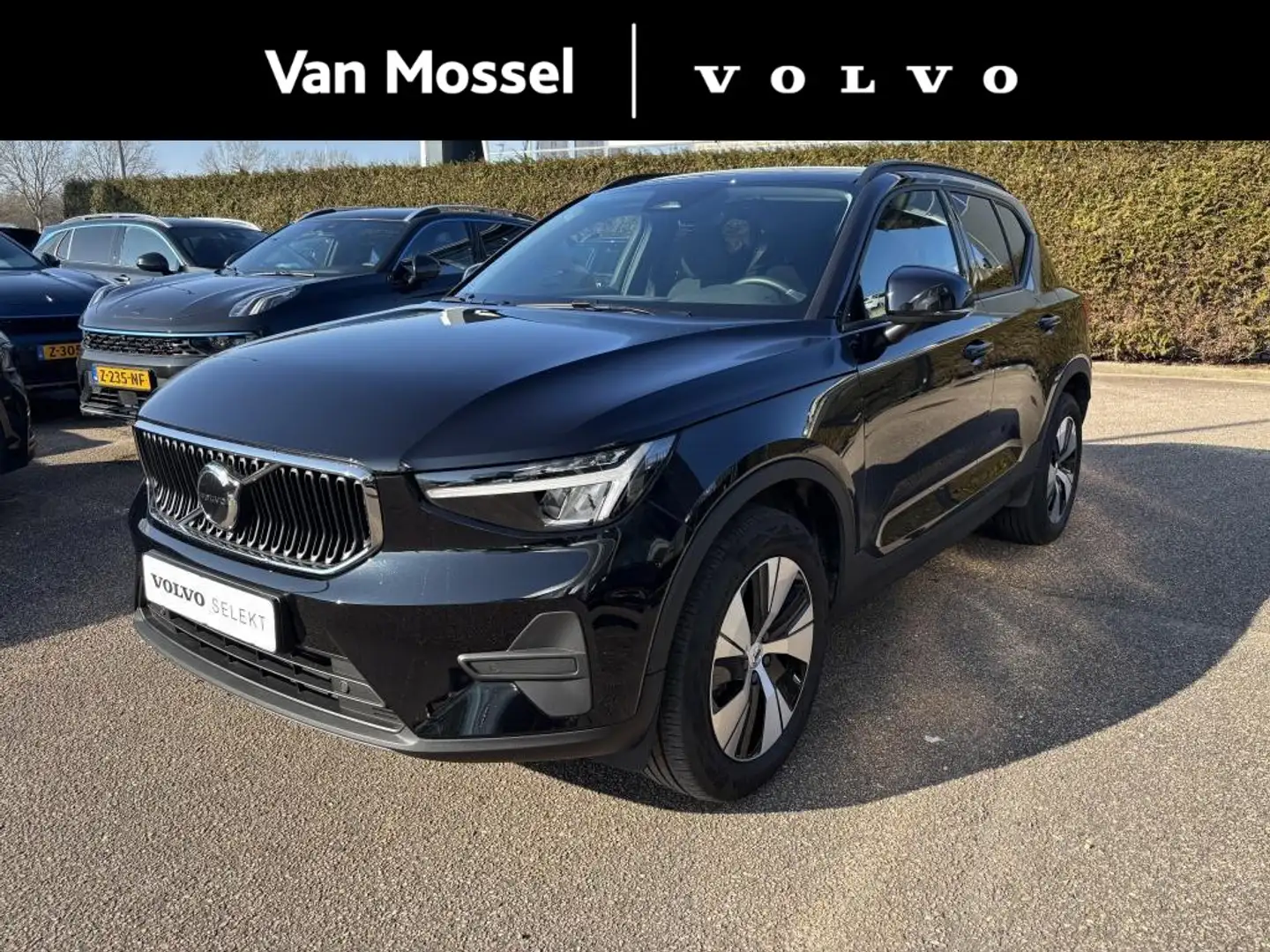 Volvo XC40 2.0 B3 Essential | Camera | Navigatie | 18" Lichtm Zwart - 1
