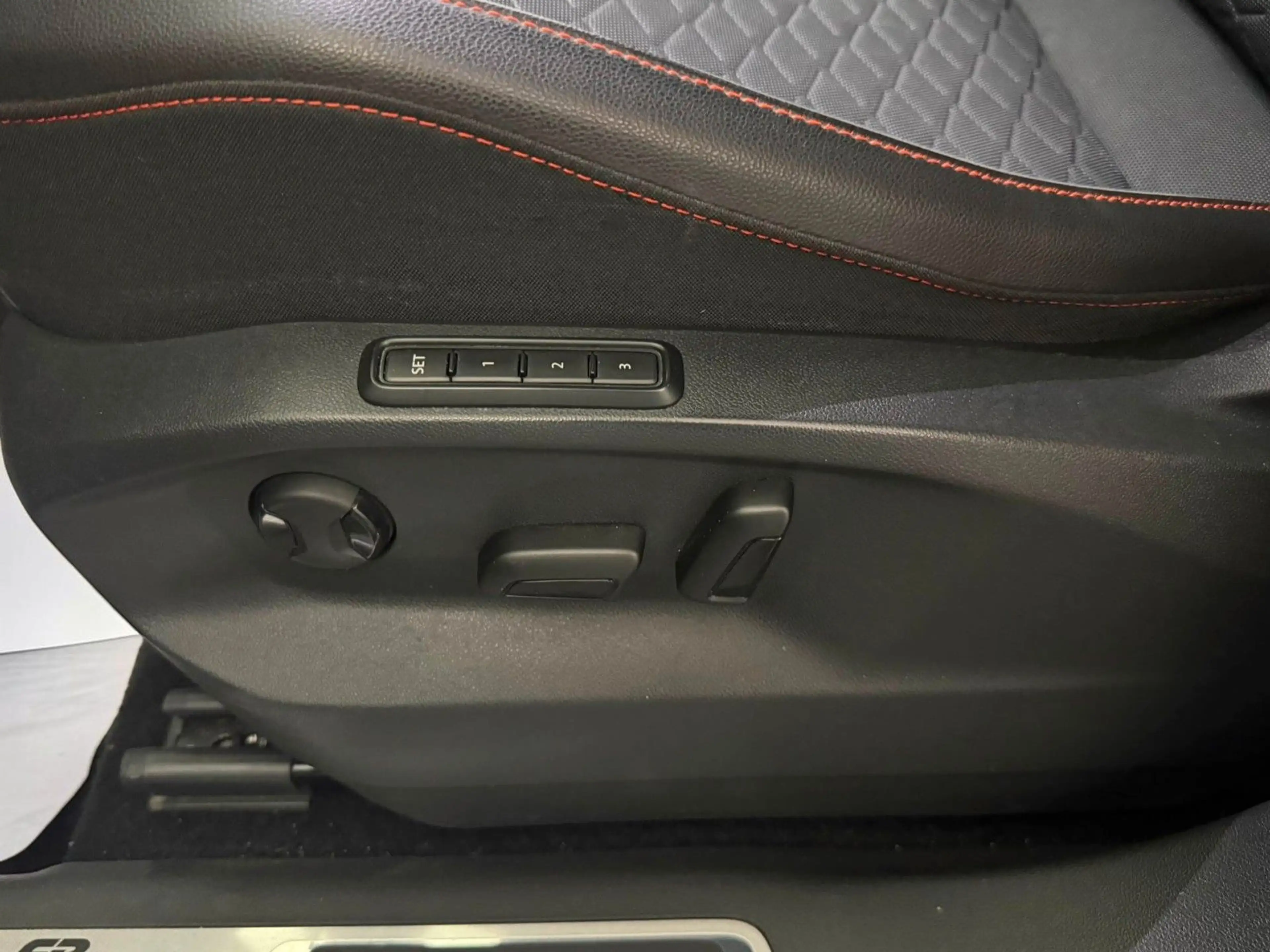 SEAT Tarraco FR 4Drive PANO*STHZ*LED*WIDE*ACC*KAM*TOP — photo 12