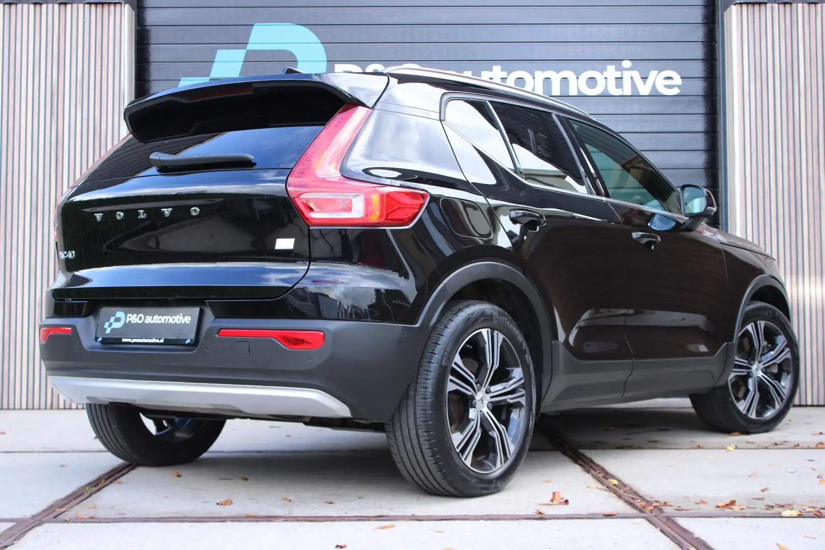 Volvo XC40 1.5 T5 Twin Engine Inscription PANO - H/K - ACC Nero - 2