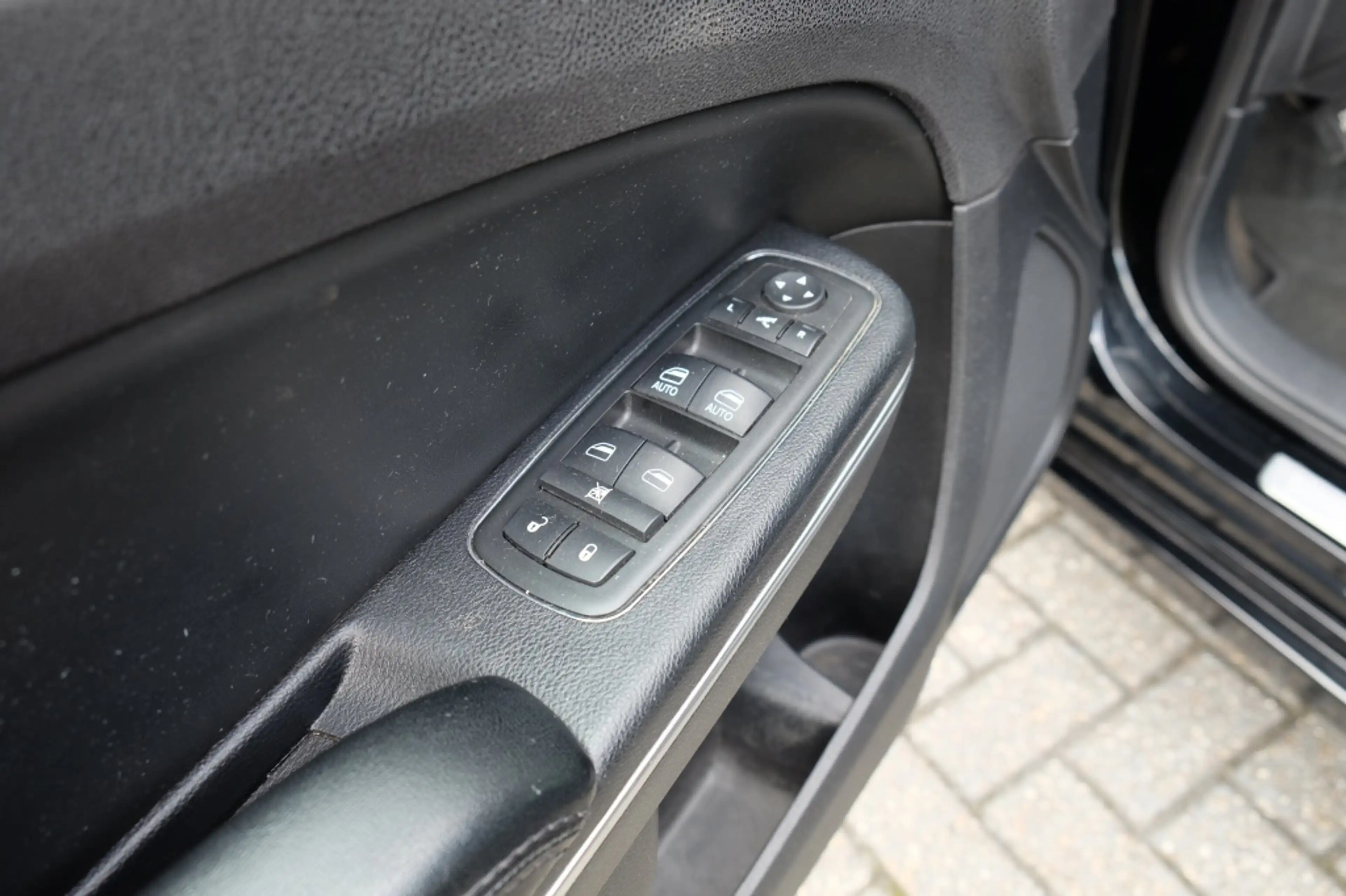 Lancia Thema 3.0 Multijet Plat. — photo 10