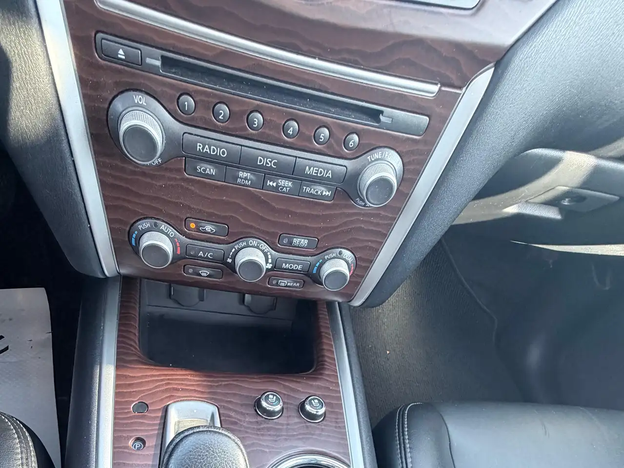 Nissan Pathfinder снимка Nissan Pathfinder