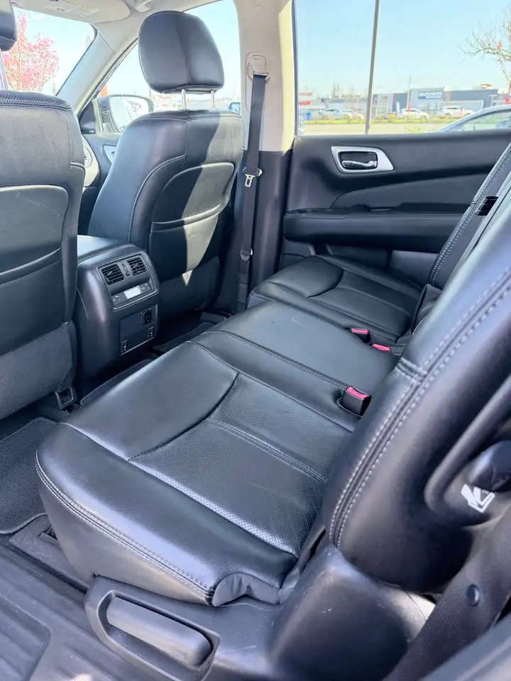 Nissan Pathfinder снимка Nissan Pathfinder