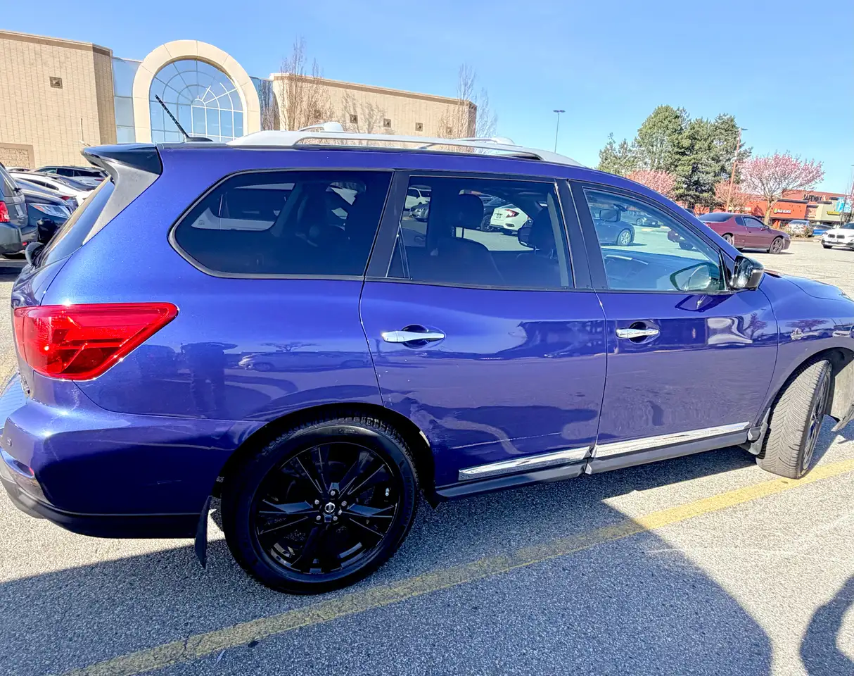 Nissan Pathfinder снимка Nissan Pathfinder