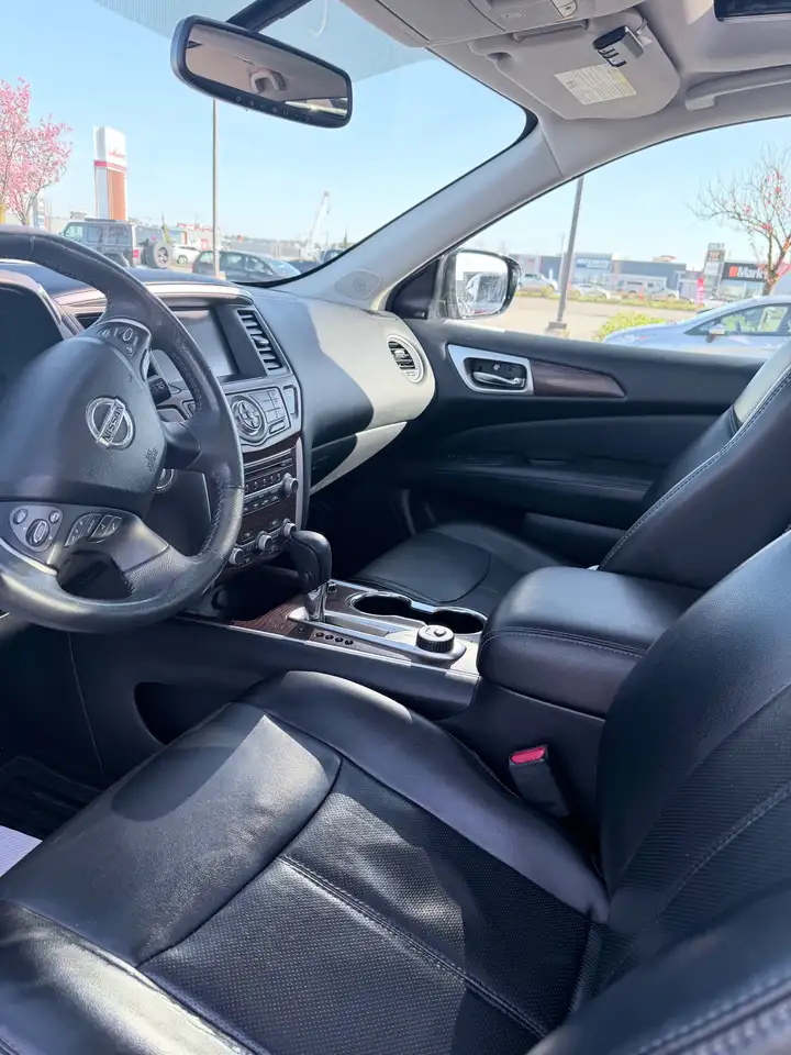 Nissan Pathfinder снимка Nissan Pathfinder