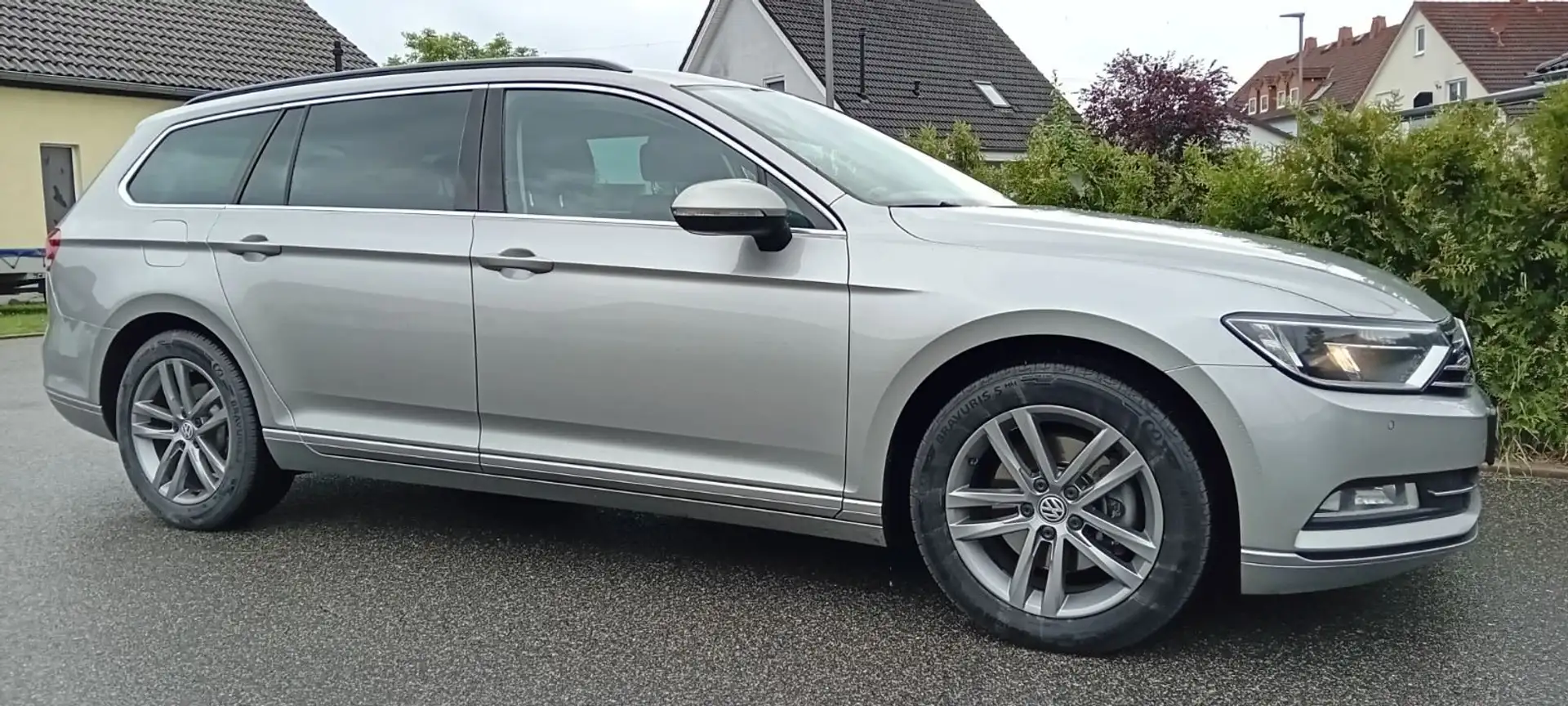 Volkswagen Passat Variant TÜV 05/26 KEIN ROST Stříbrná - 1