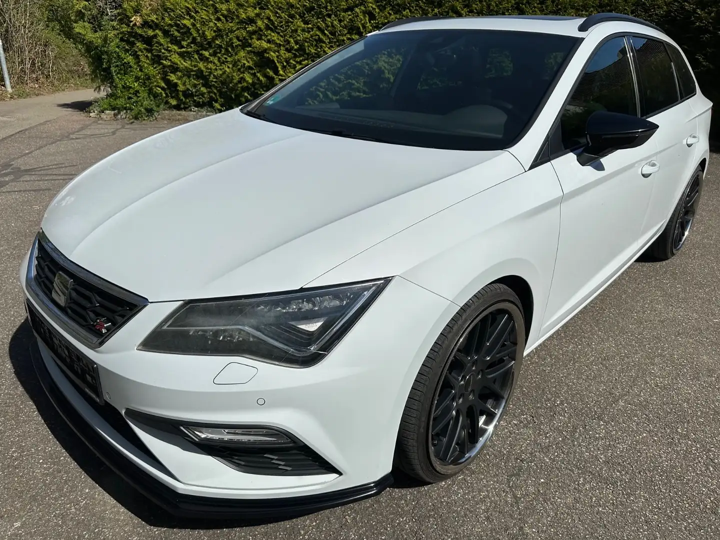 SEAT Leon ST FR  NAVI PANO KeyLess 20ALU TOP Ausst. Weiß - 2