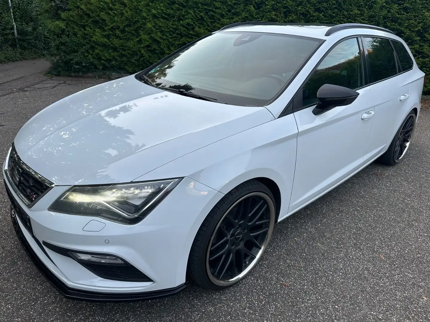 SEAT Leon ST FR NAVI PANO TOP Ausst. KeyLess KAMERA Weiß - 2