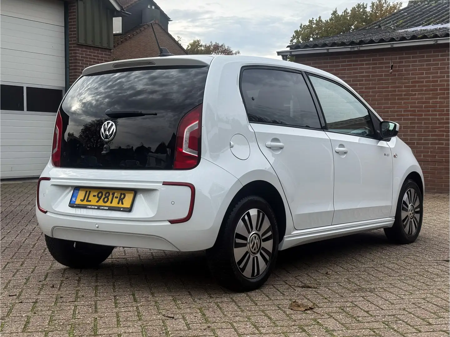 Volkswagen e-up! Airco, Stoelverw. Cruise, Isofix, 52DKM, Navi! Blanc - 2