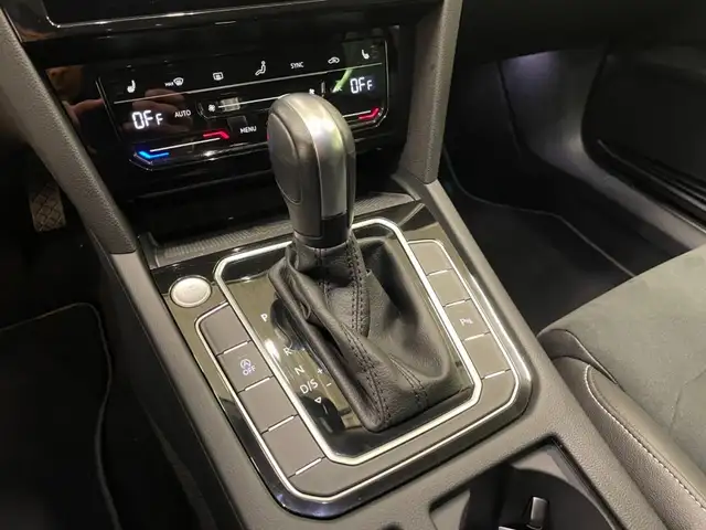 Volkswagen Passat view 9