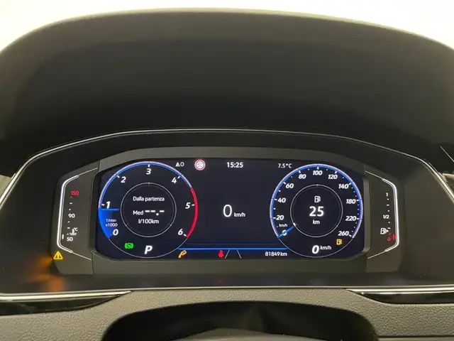 Volkswagen Passat view 5