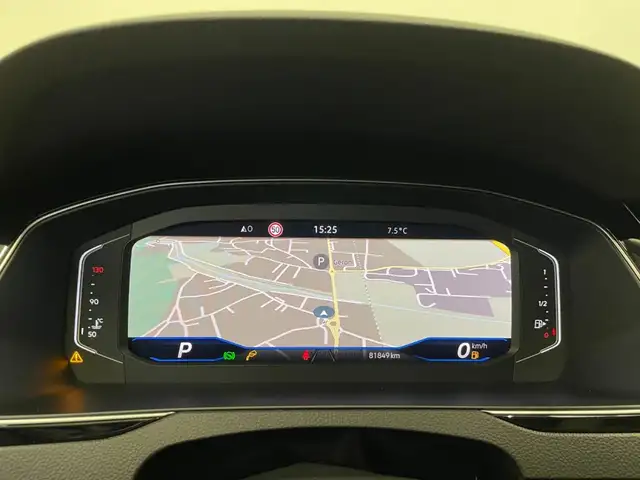 Volkswagen Passat view 11