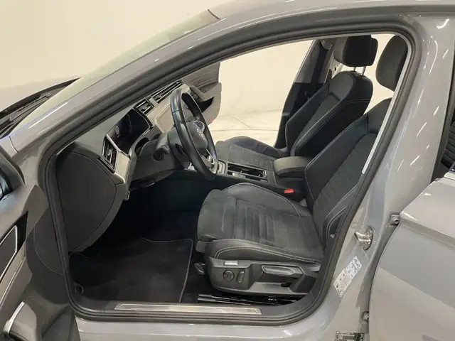Volkswagen Passat view 6